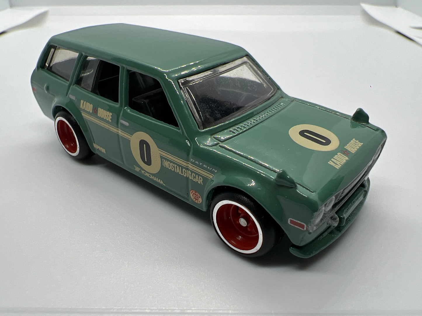 Hot Wheels 1/64 Premium Diorama Set 71 Datsun 510 Wagon Green Loose
