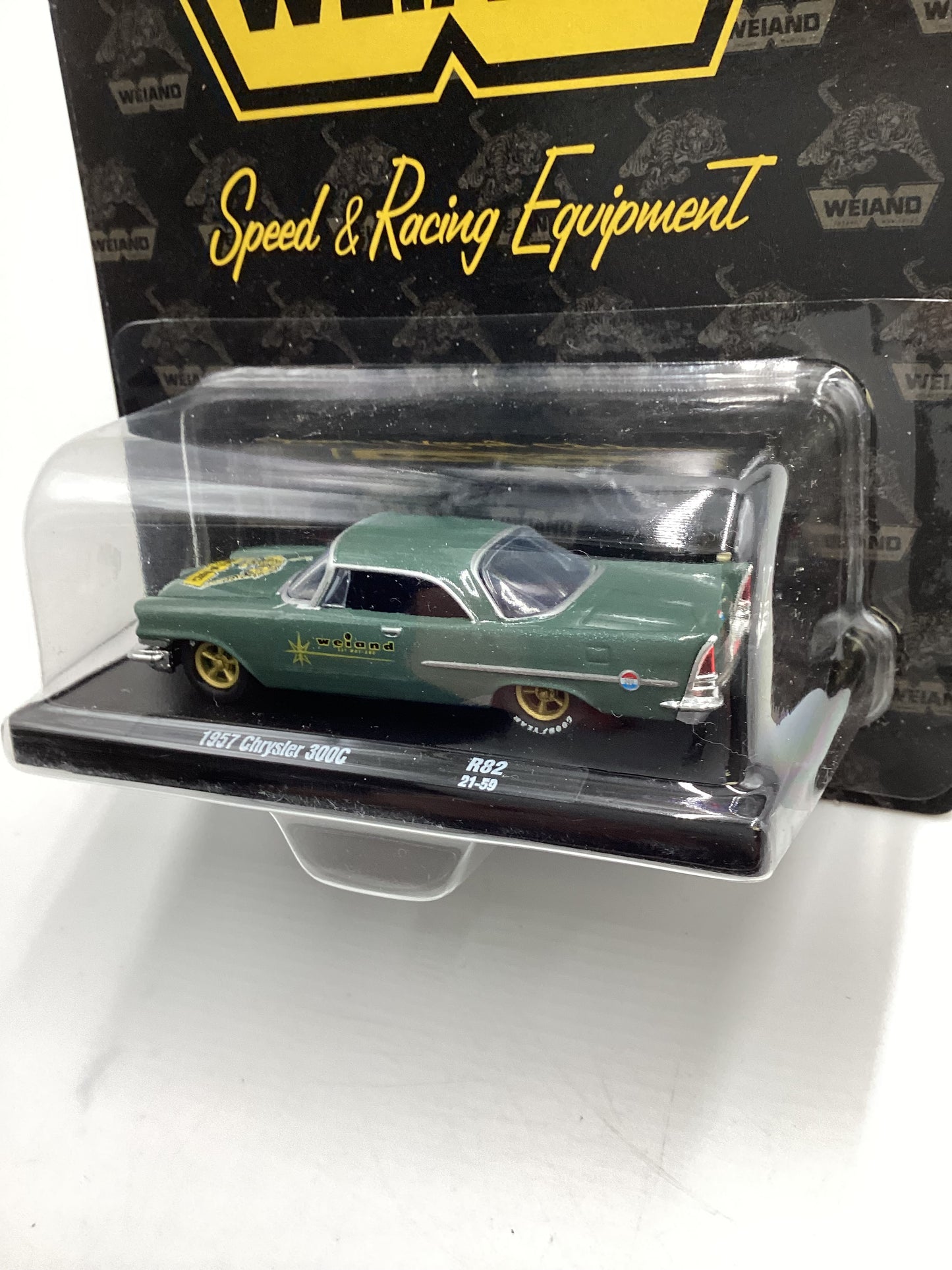 M2 Machines Auto Driver Weiand 1957 Chrysler 300C Olive Green R82 191i