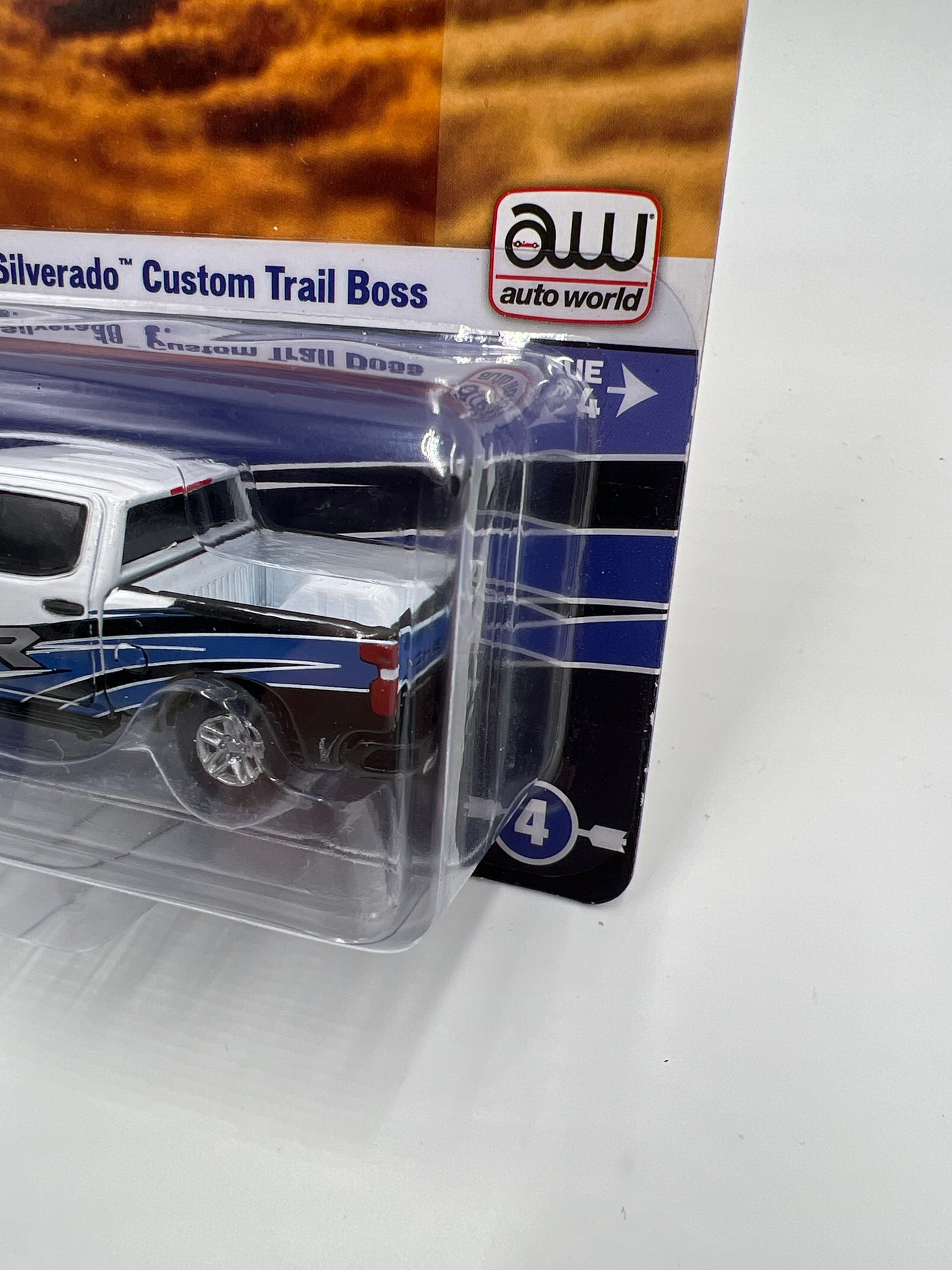 Auto World Big Country Collectibles Polaris RZR 2020 Chevy Silverado Custom Trail Boss 181D