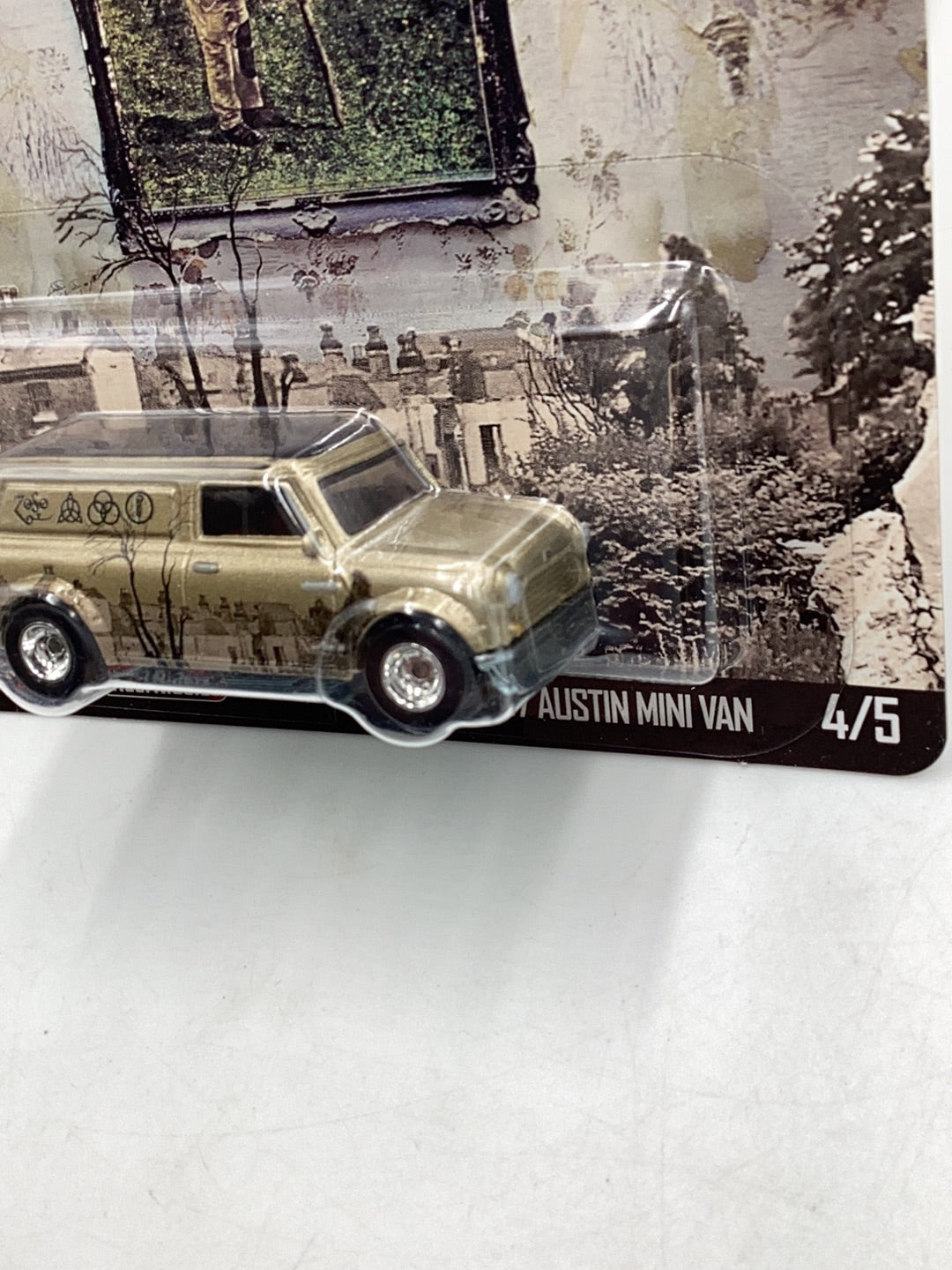 Hot Wheels Pop Culture The Beatles Sgt. Pepper's Lonely Hearts Club Band 67 Austin Mini Van Hot Wheels Pop Culture The Beatles Sgt. Pepper's Lonely Hearts Club Band 67 Austin Mini Van
