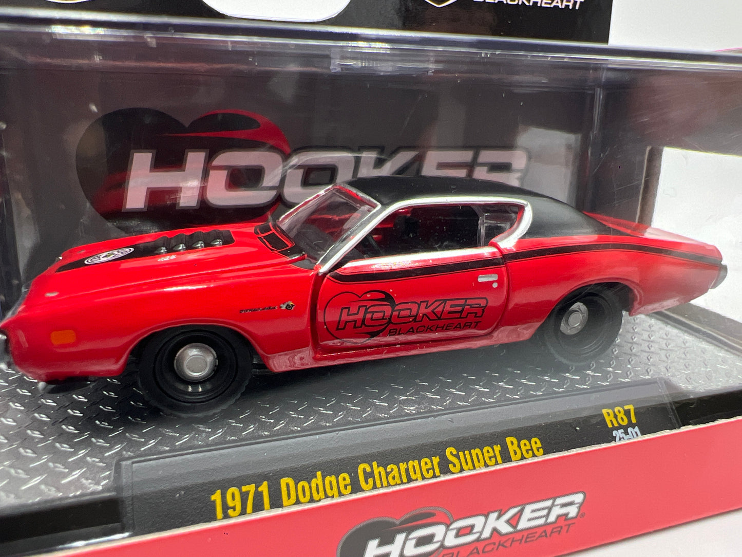 2025 M2 Machines Detroit Muscle 1971 Dodge Charger Super Bee Red Hooker Blackheart R87