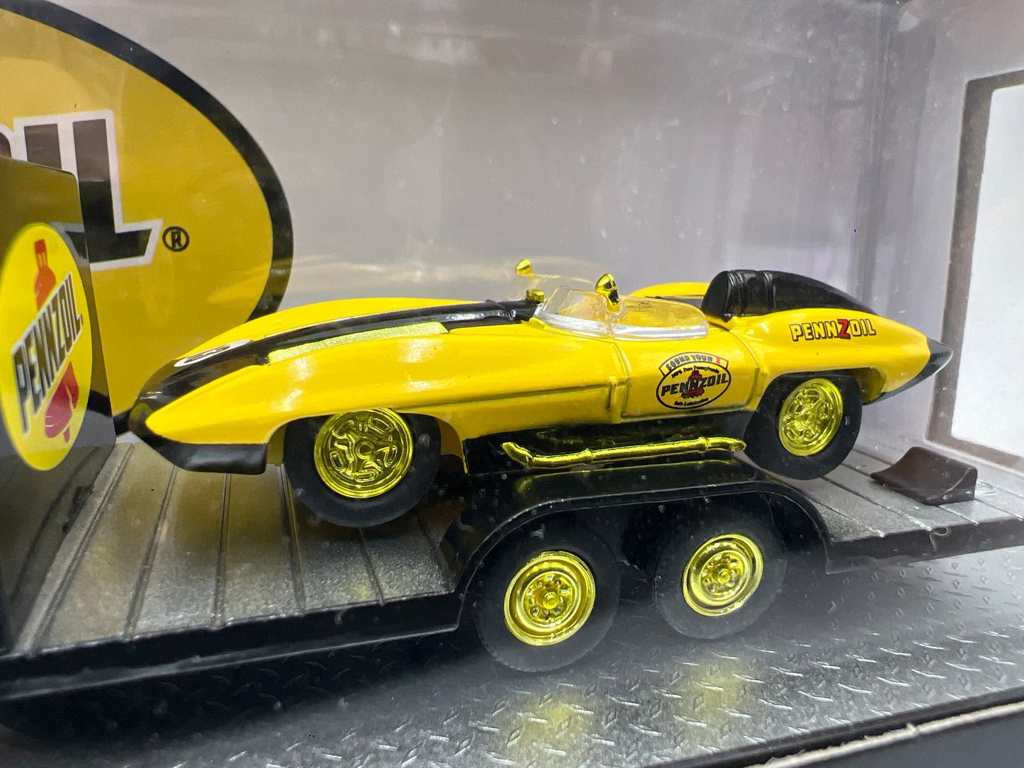 M2 Machines Auto Haulers CHASE Pennzoil 1973 GMC Sierra 3500 & 1959 Chevrolet Corvette XP-86 S42