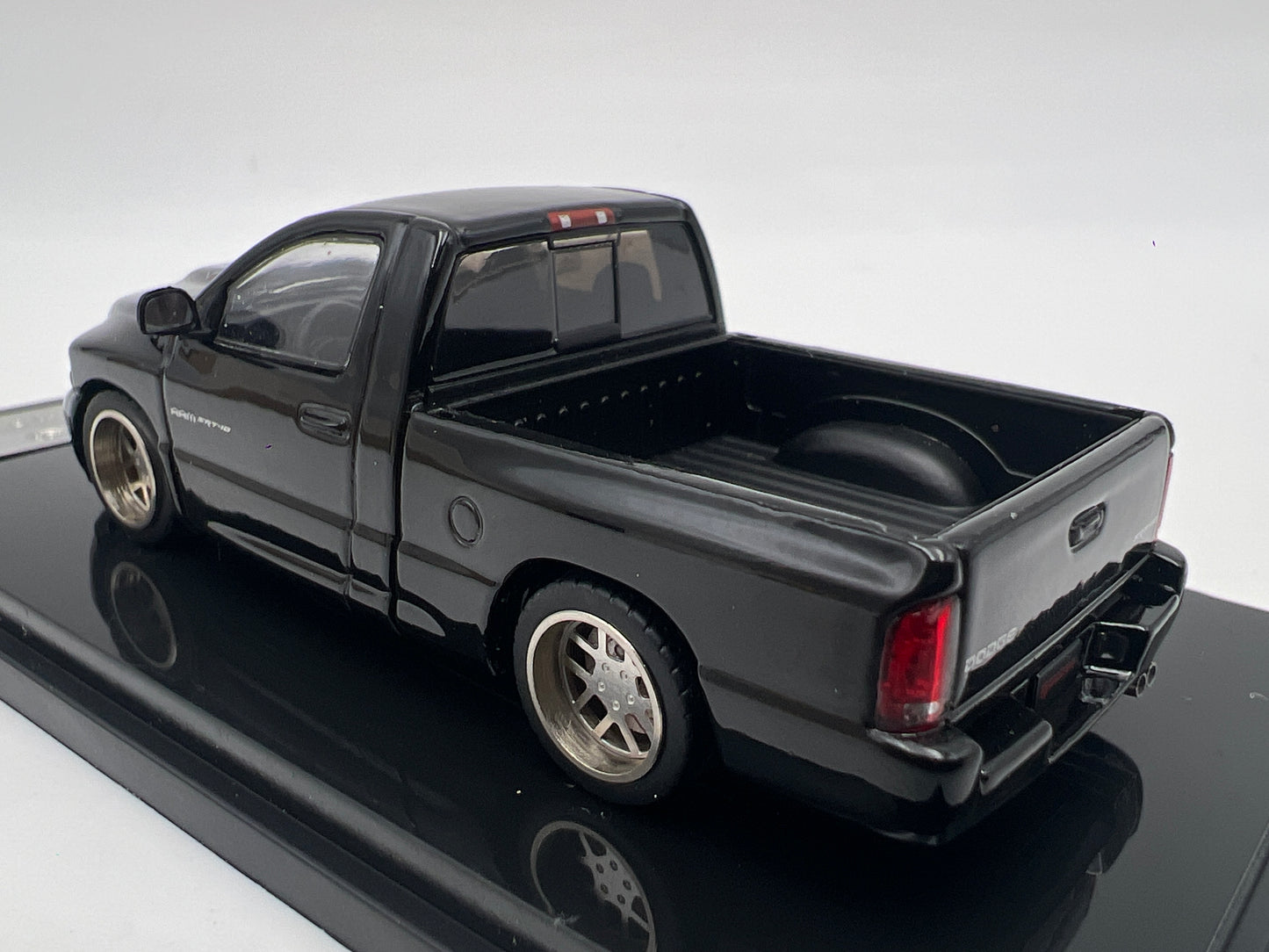 Shoom 64 Models 1:64 Dodge Ram SRT-10 Black W/Accessories
