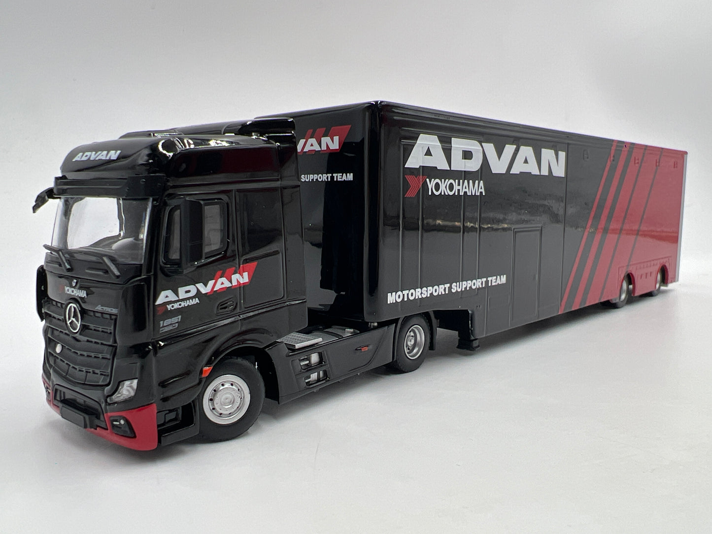 Mini GT #741 Mercedes-Benz Actros W/Racing Transporter Advan