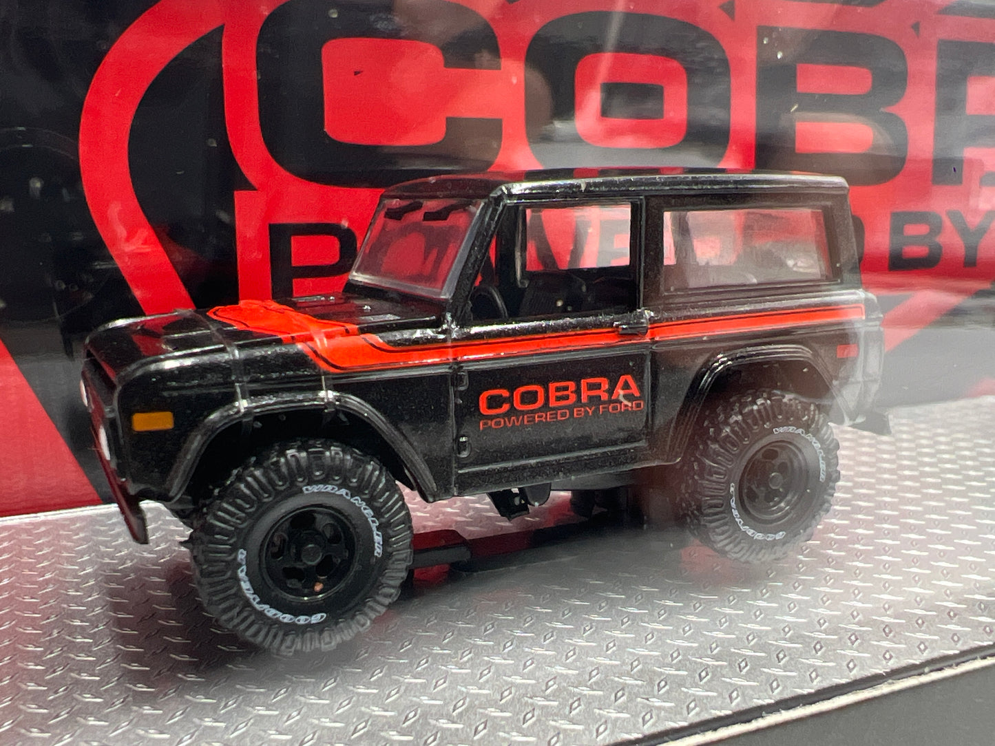 M2 Machines Auto Haulers 1976 Ford Bronco & 1965 Shelby 427 Cobra R90