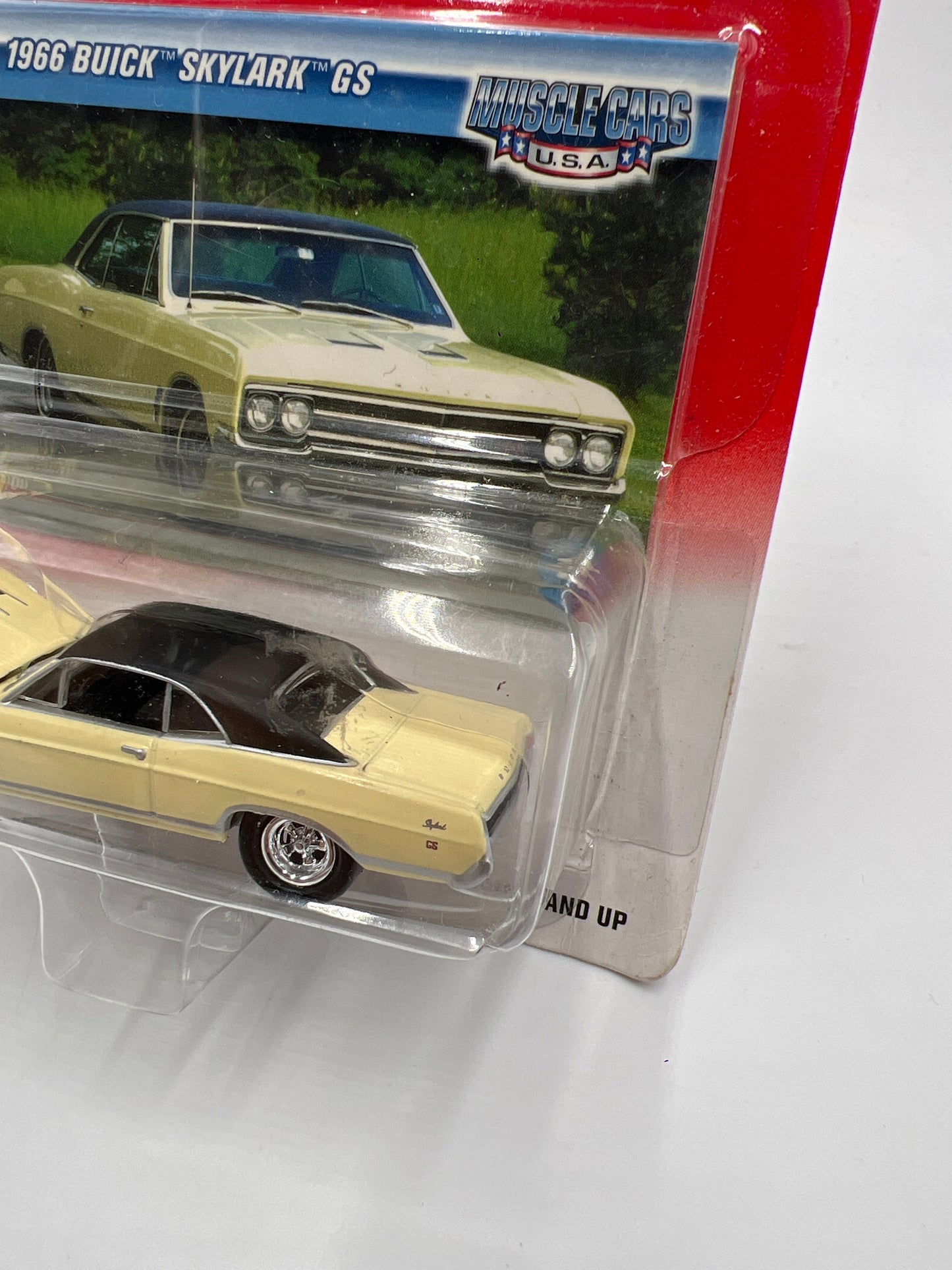 Johnny Lightning Muscle Cars USA #4 1966 Buick Skylark GS Yellow 219A