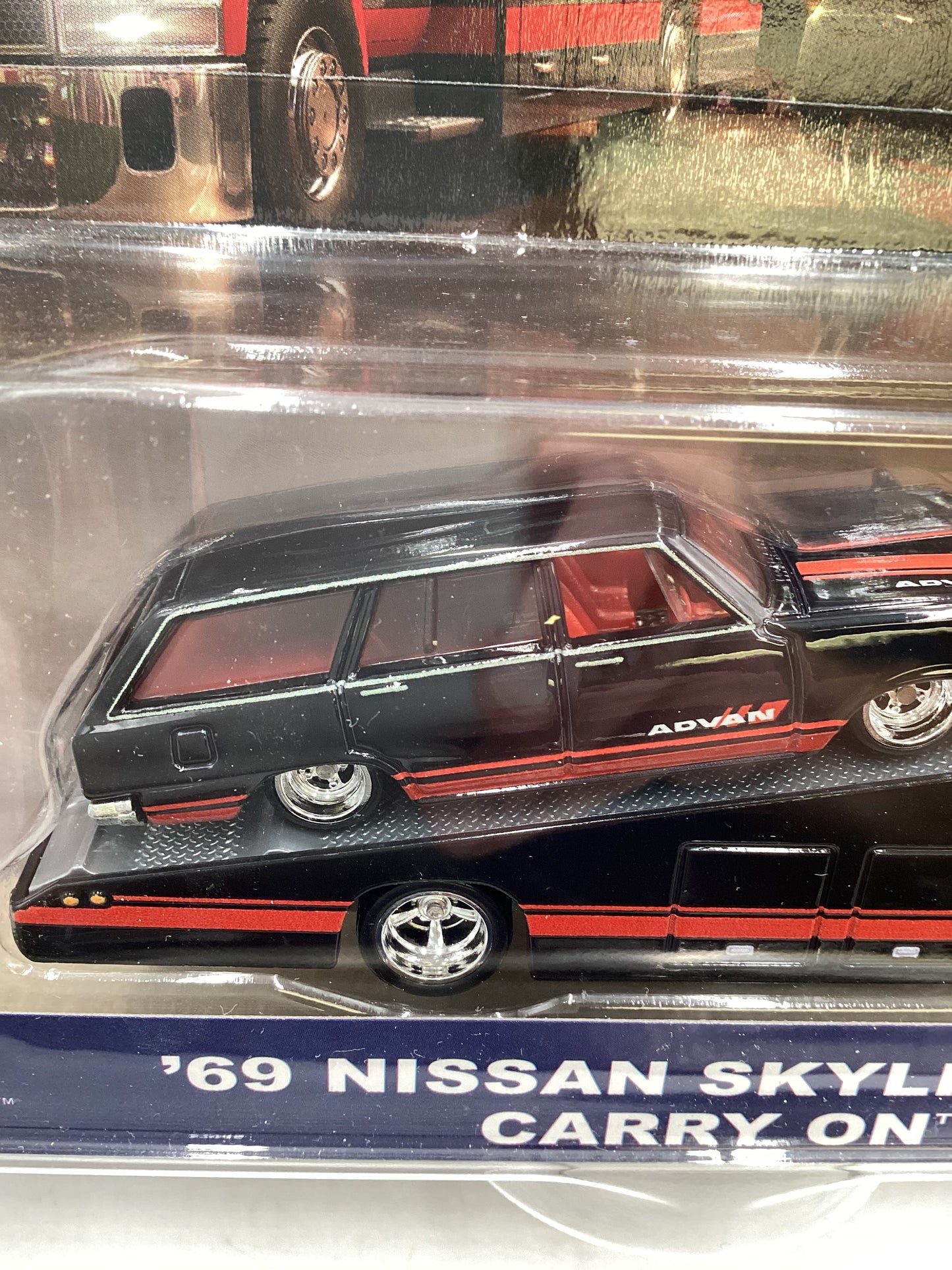 2018 Hot Wheels Team transport #3 69 Nissan Skyline Van & Carry On with Protector