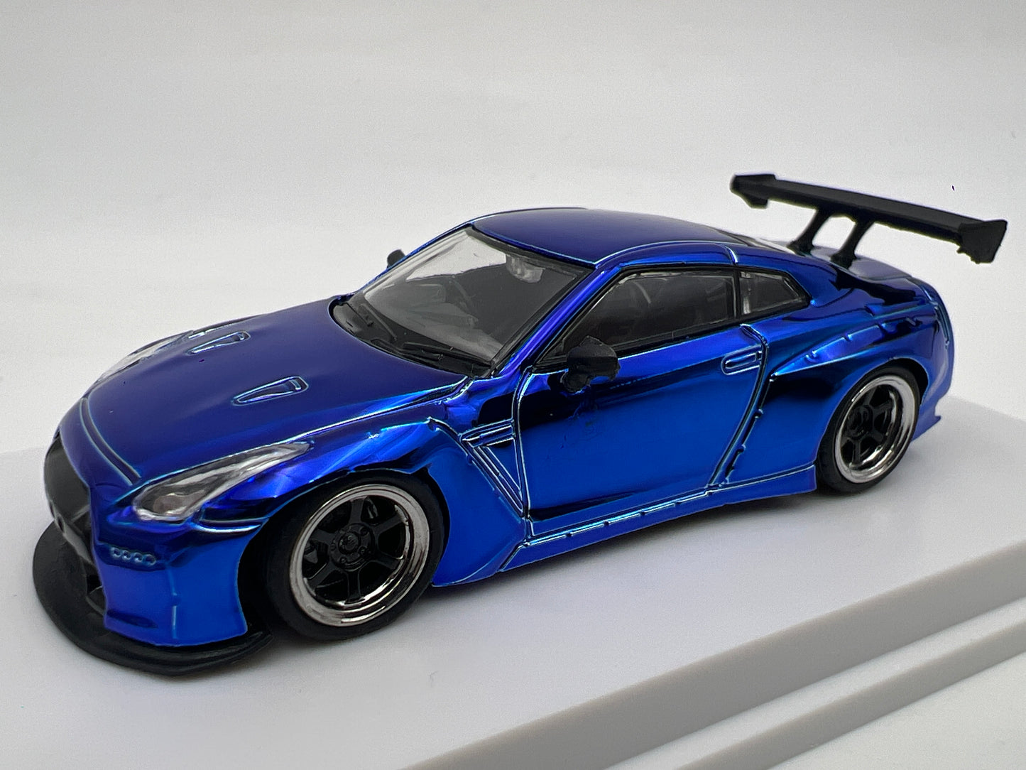 LMLF Models 1/64 #143/499 Nissan GT-R Skyline Chrome Blue Cracked Case