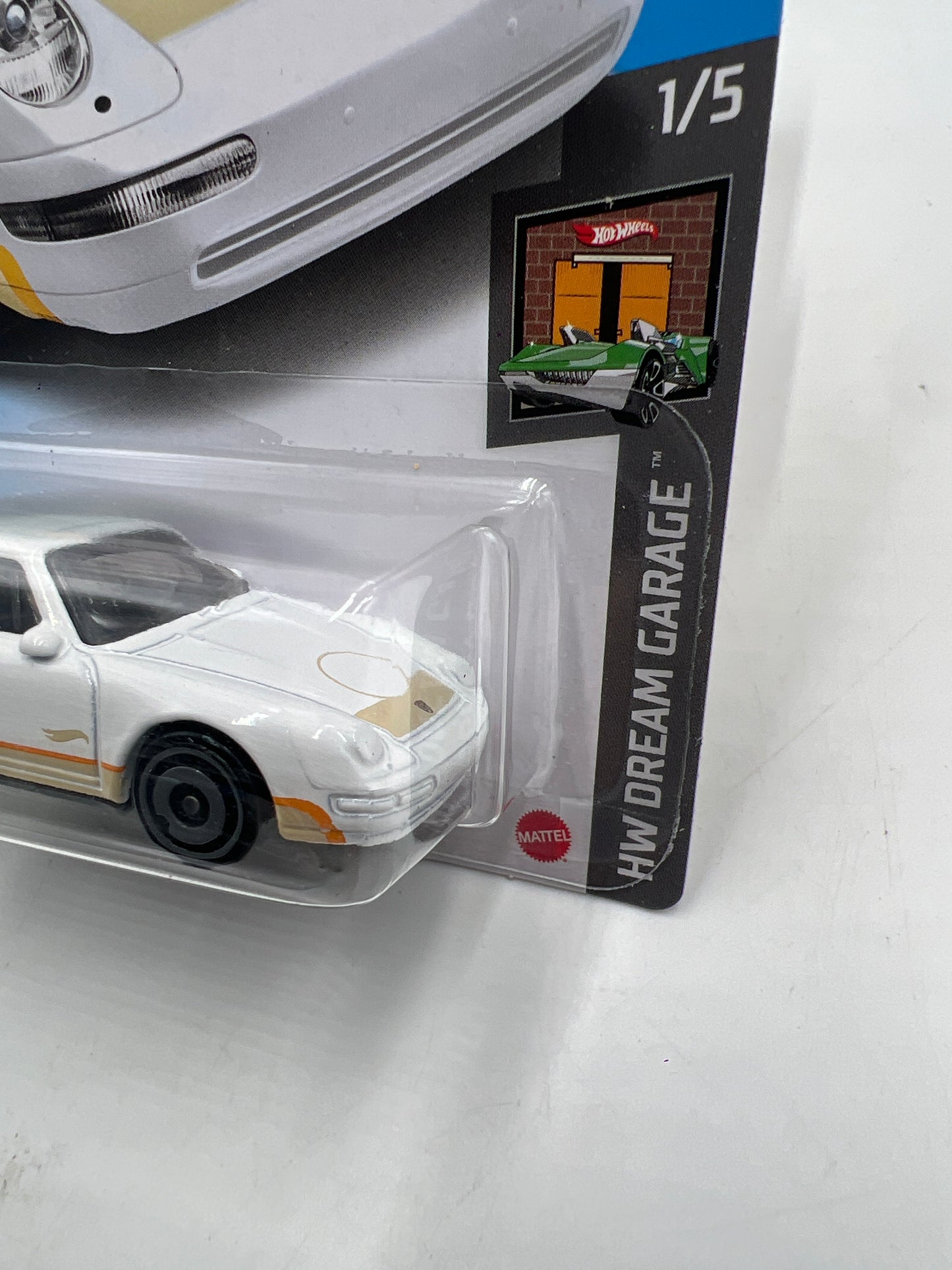 2020 HW Dream Garage #16 96 Porsche Carrera White 99E