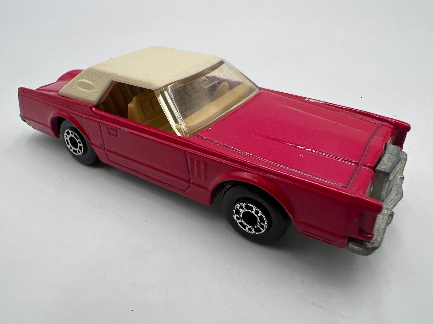 Matchbox Superfast No. 28 Lincoln Continental Red Loose