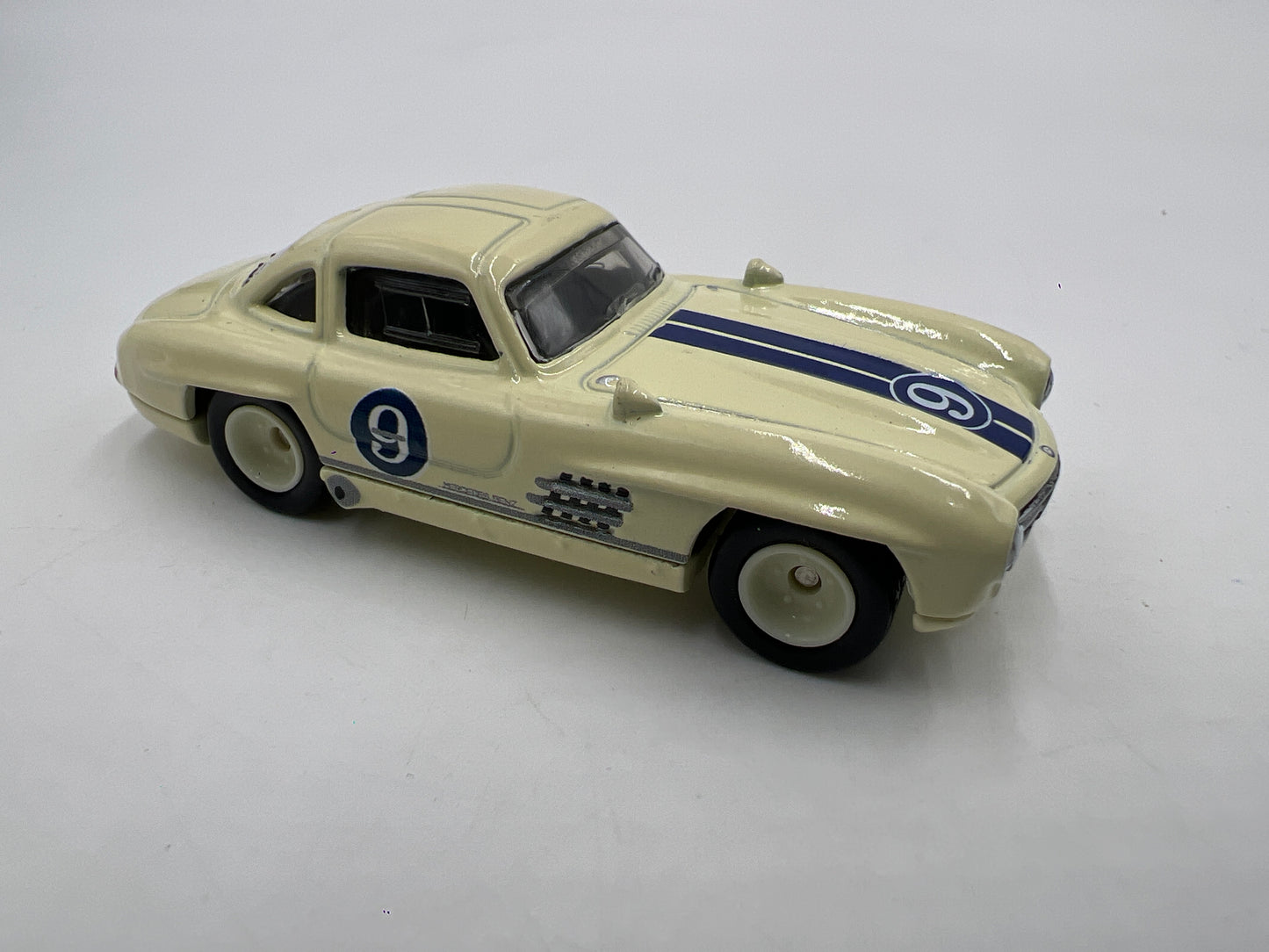 Hot Wheels Diorama Premium Mercedes-Benz 300 SL Yellow Loose