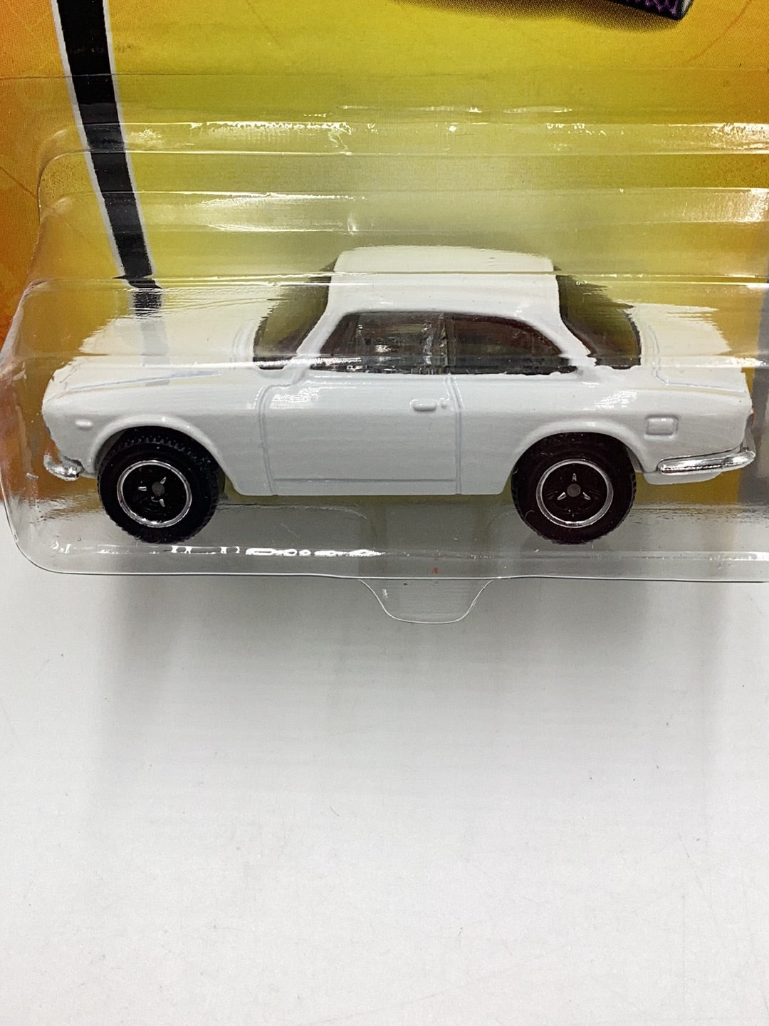 2007 Matchbox #32 Alfa Romeo Giulia Sprint GTA white 208C