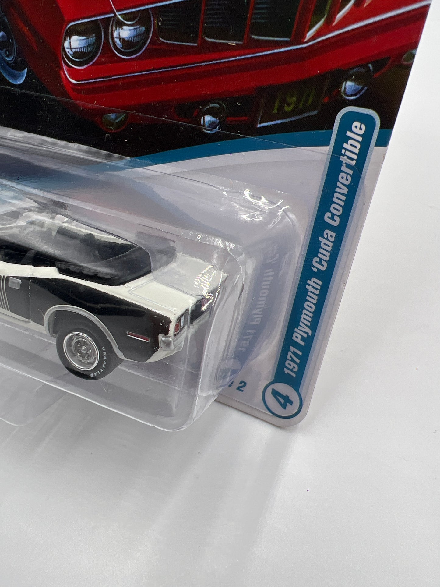 Johnny Lightning Muscle Cars U.S.A Class of 1971 Release 2 Version A 1971 Plymouth Cuda Convertible Sno White 230C