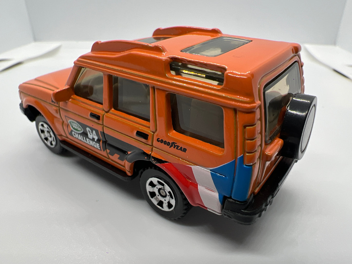 Matchbox 1/64 Land Rover Discovery Orange Loose