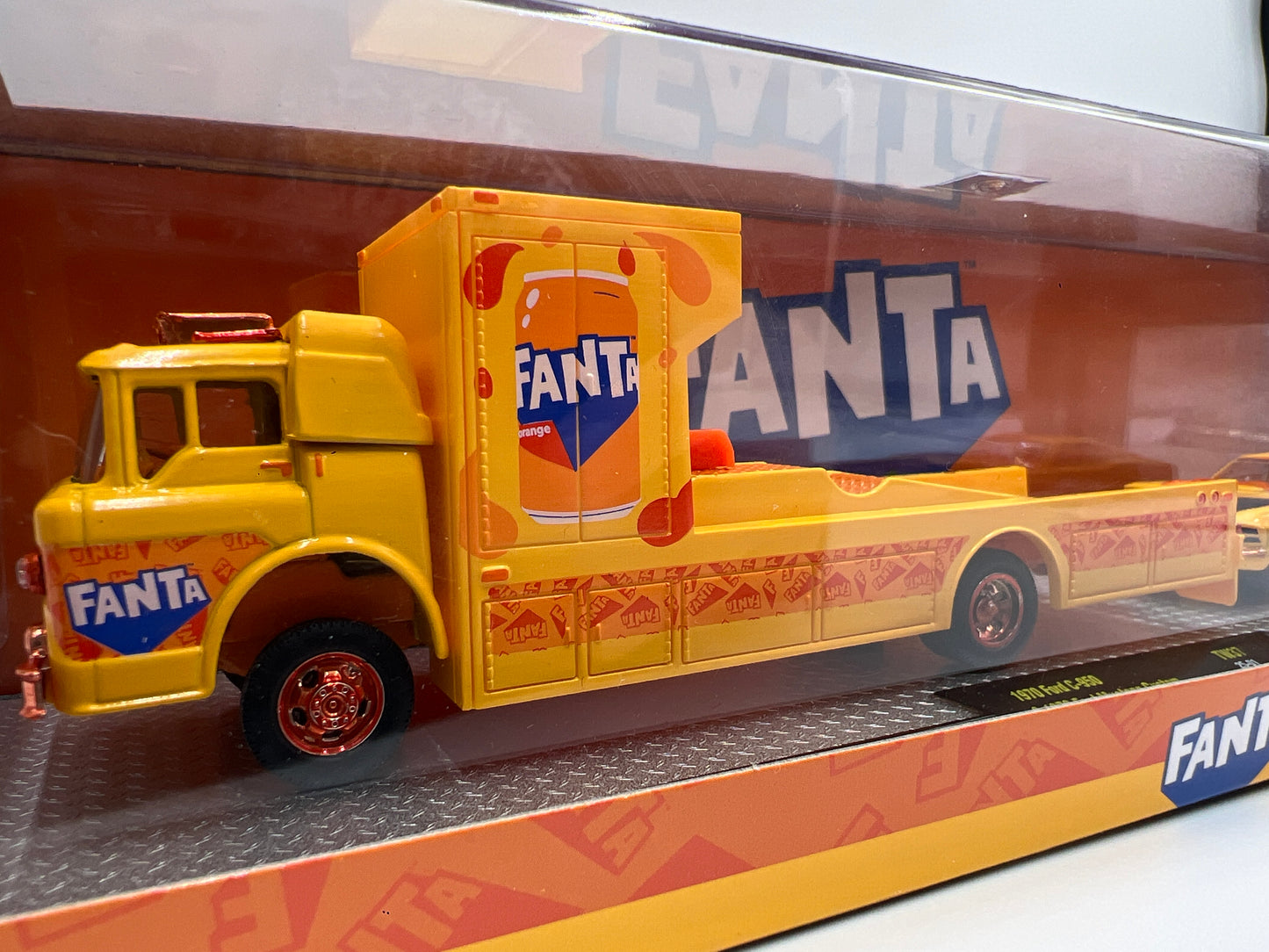 2025 M2 Machines Auto Haulers CHASE Fanta 1970 Ford C-950 & 1970 Ford Mustang Custom TW37