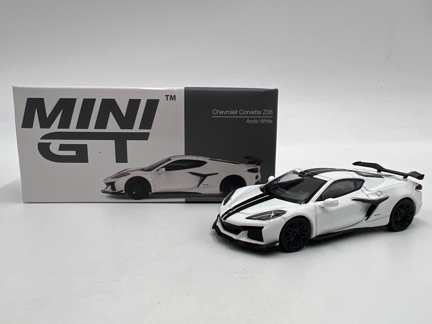 Mini GT MiJo Exclusive #677 Chevrolet Corvette Z06 White