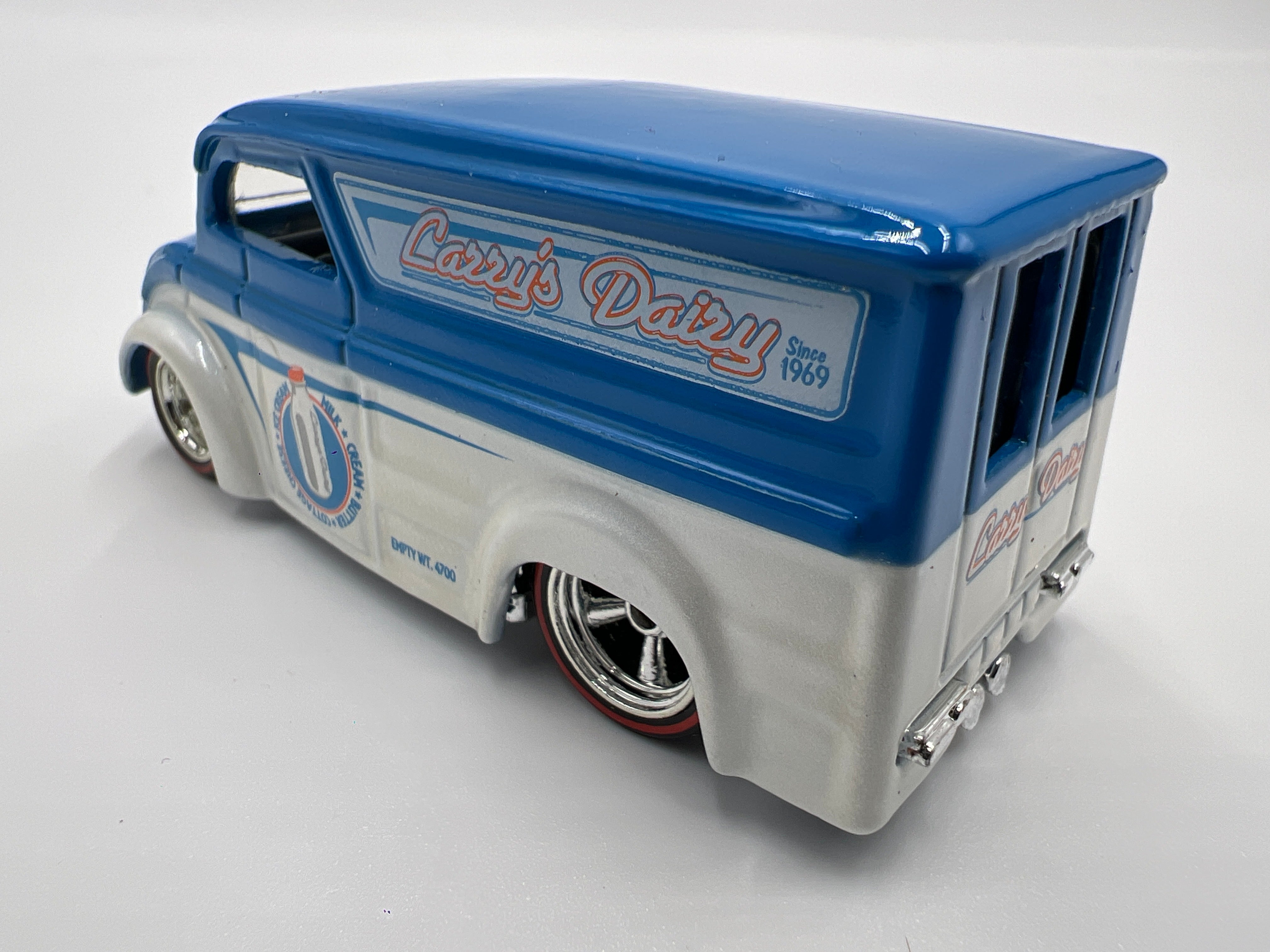 Hot Wheels 1/64 Larrys Garage Chase Premium Dairy Delivery Blue