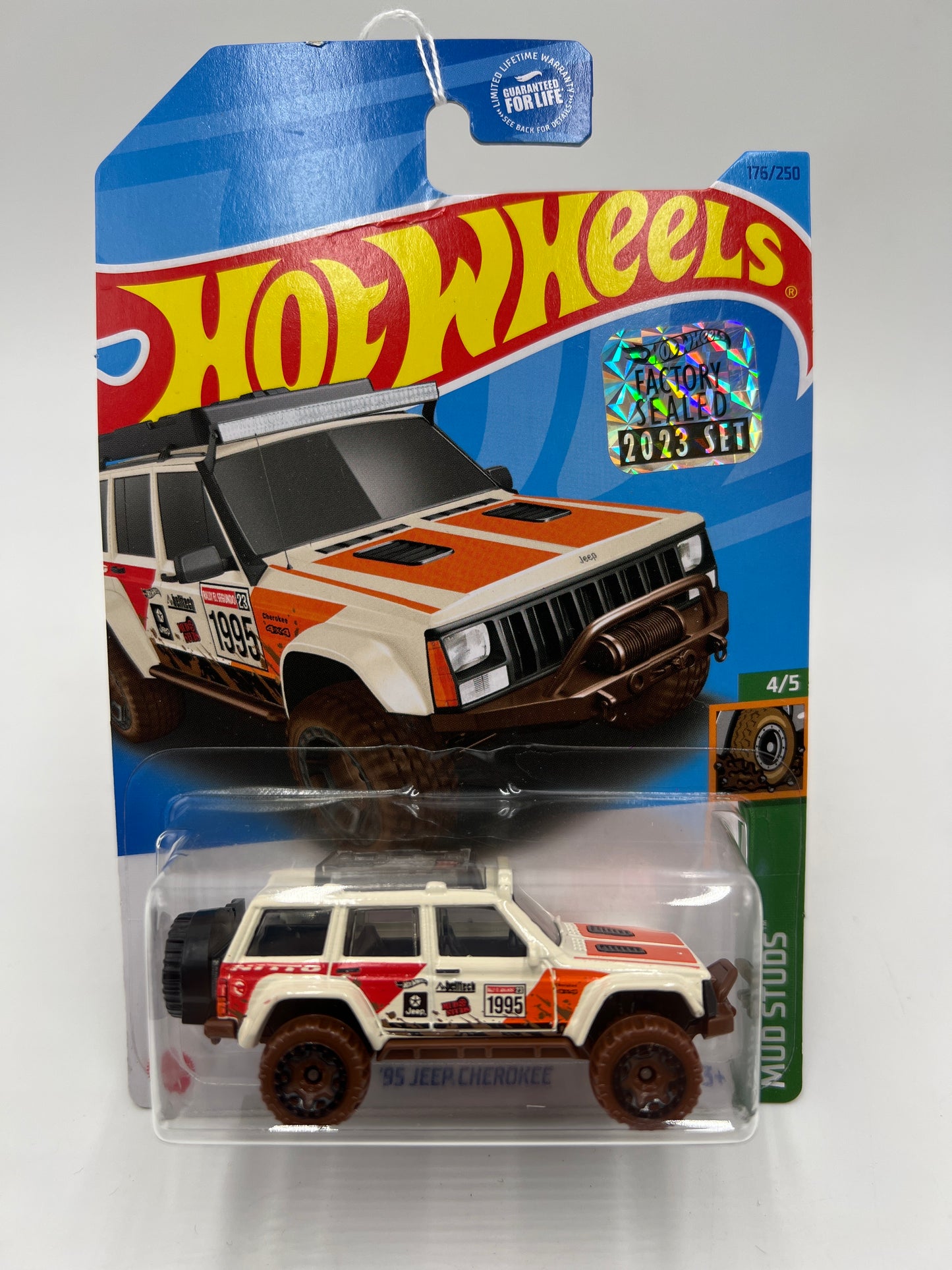 2023 Hot Wheels J Case Treasure Hunt #176 95 Jeep Cherokee Factory Sealed *Bad Card* 275A