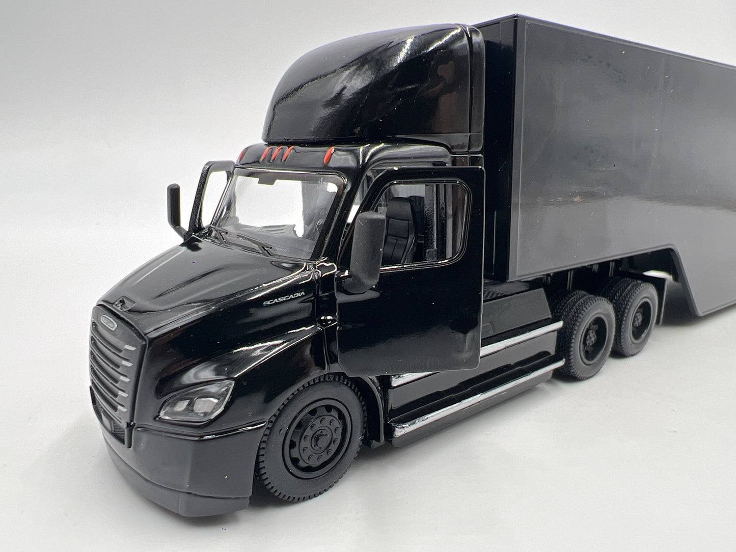 Kinsmart 1/62 Scale Freightliner eCascadia W/Container Black