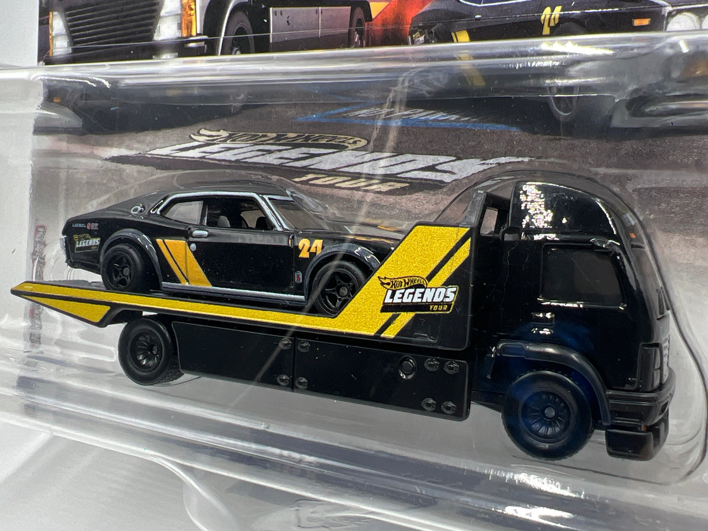 2025 Hot Wheels Car Culture Team Transport Legends Tour Nissan Laurel 2000 SGX & Aero Lift Black 280C