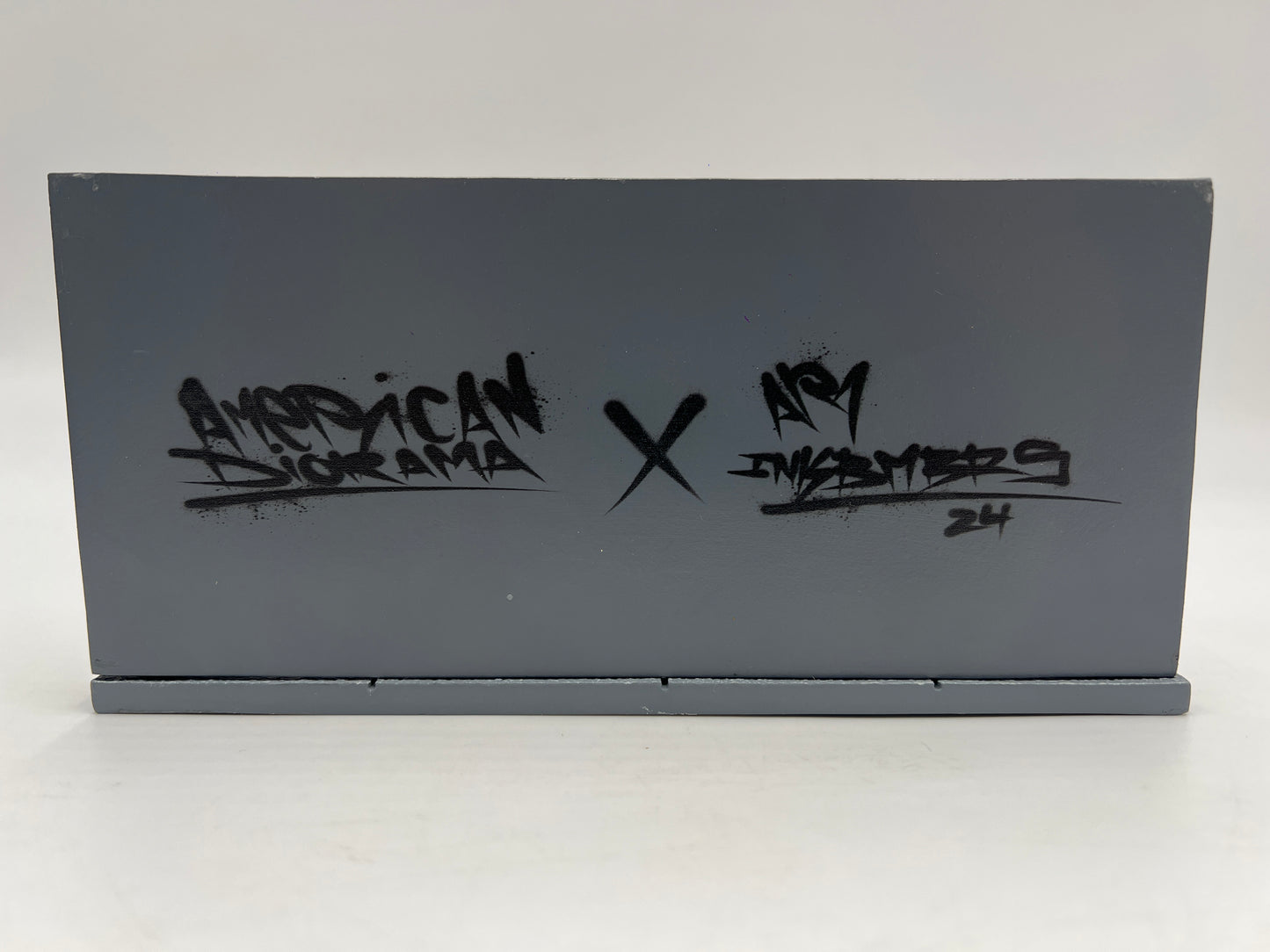 American Diorama 1:64 Mijo Exclusives LA Street Art Resin Diorama Lowrider Limited Edition W/Leaves (Car Not Included)