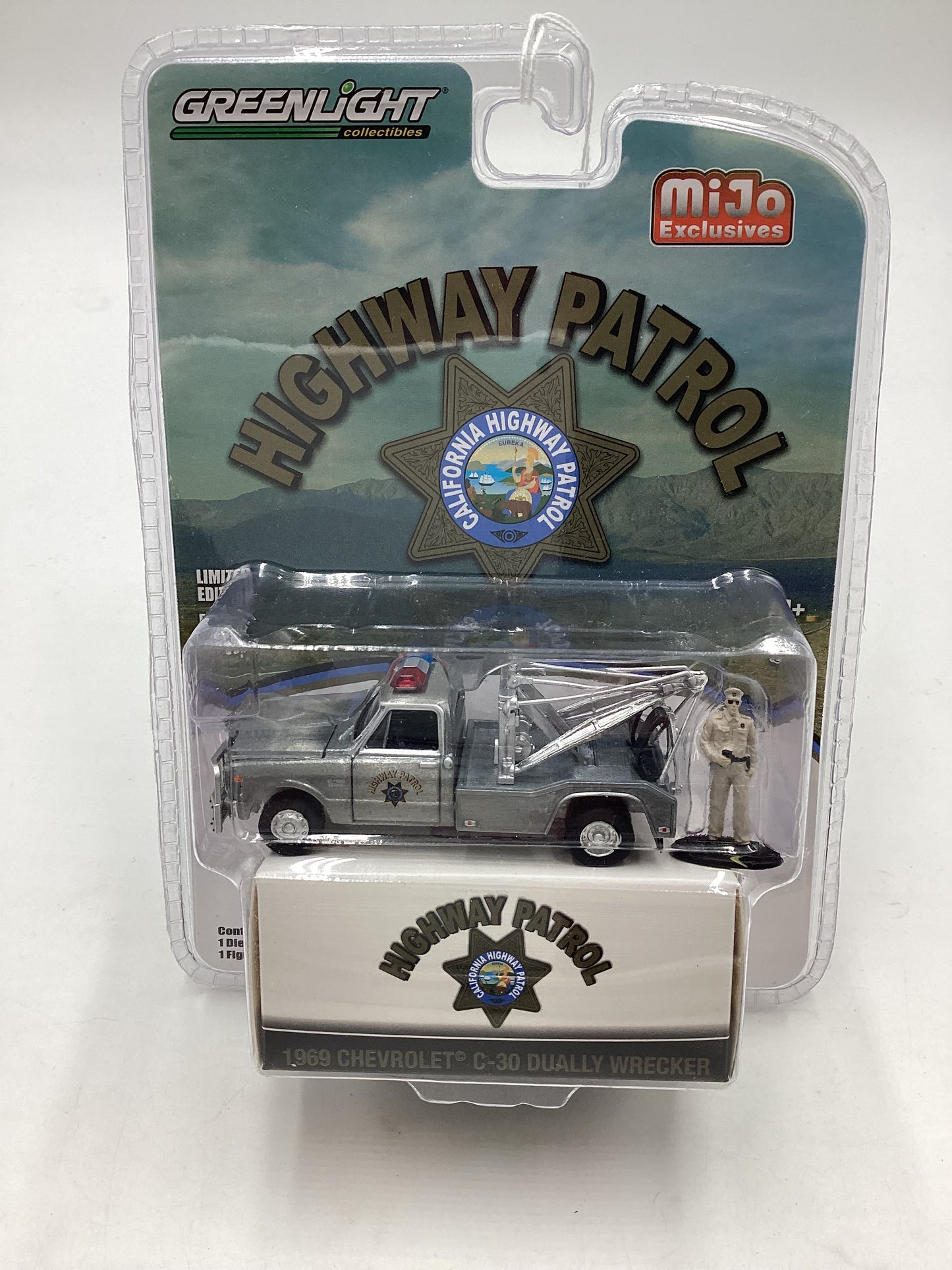 Greenlight Highway Patrol California Raw Chase 1969 Chevrolet C-30 Dually Wrecker