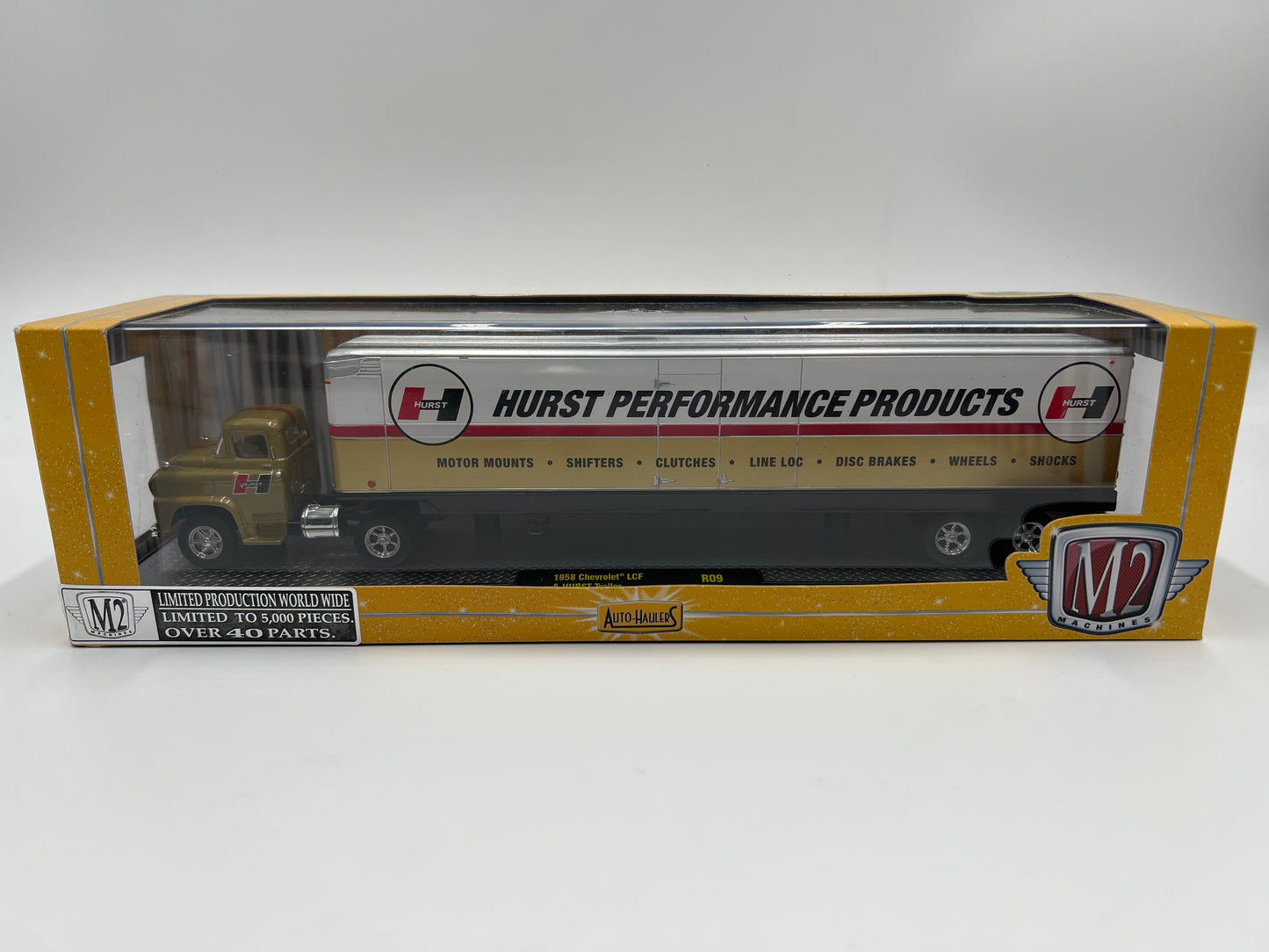 M2 Machines Auto Haulers Hurst 1958 Chevrolet LCF & Hurst Trailer R09 13-02