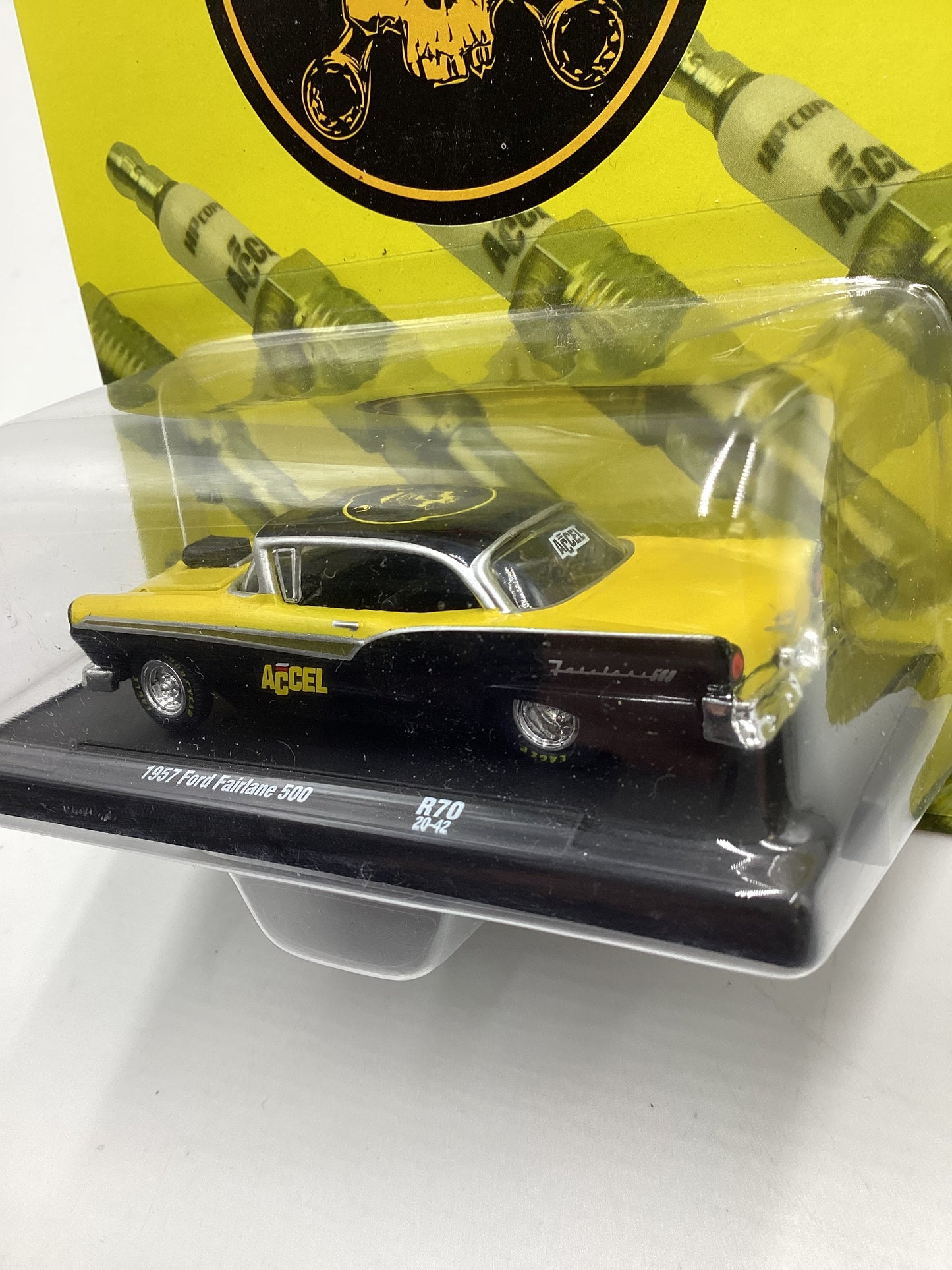 M2 Machines Auto Drivers Accel 1957 Ford Fairlane 500 Black/Yellow R70 190C