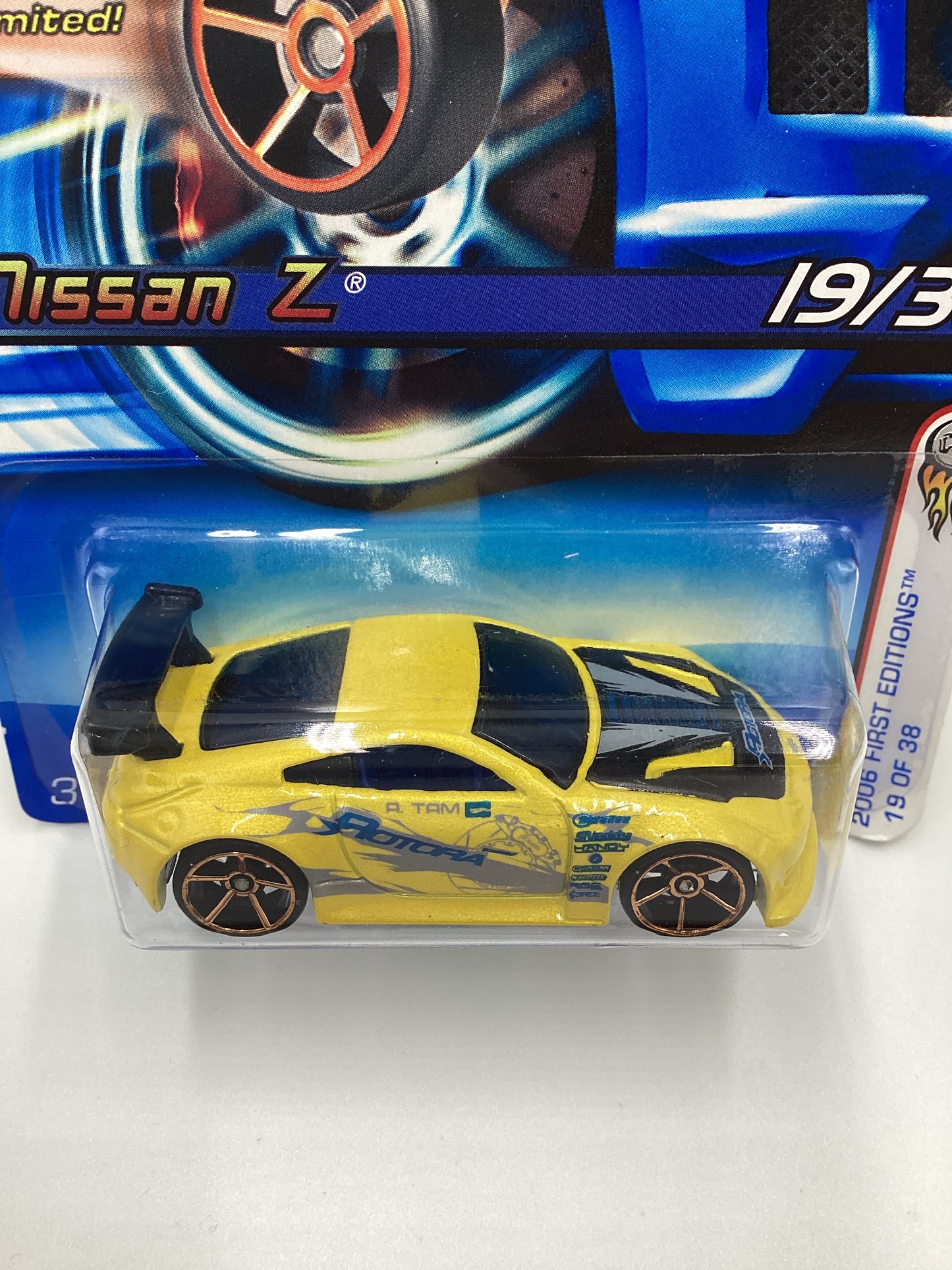 2006 Hot Wheels First Editions #019 Nissan Z Yellow FTE 82A