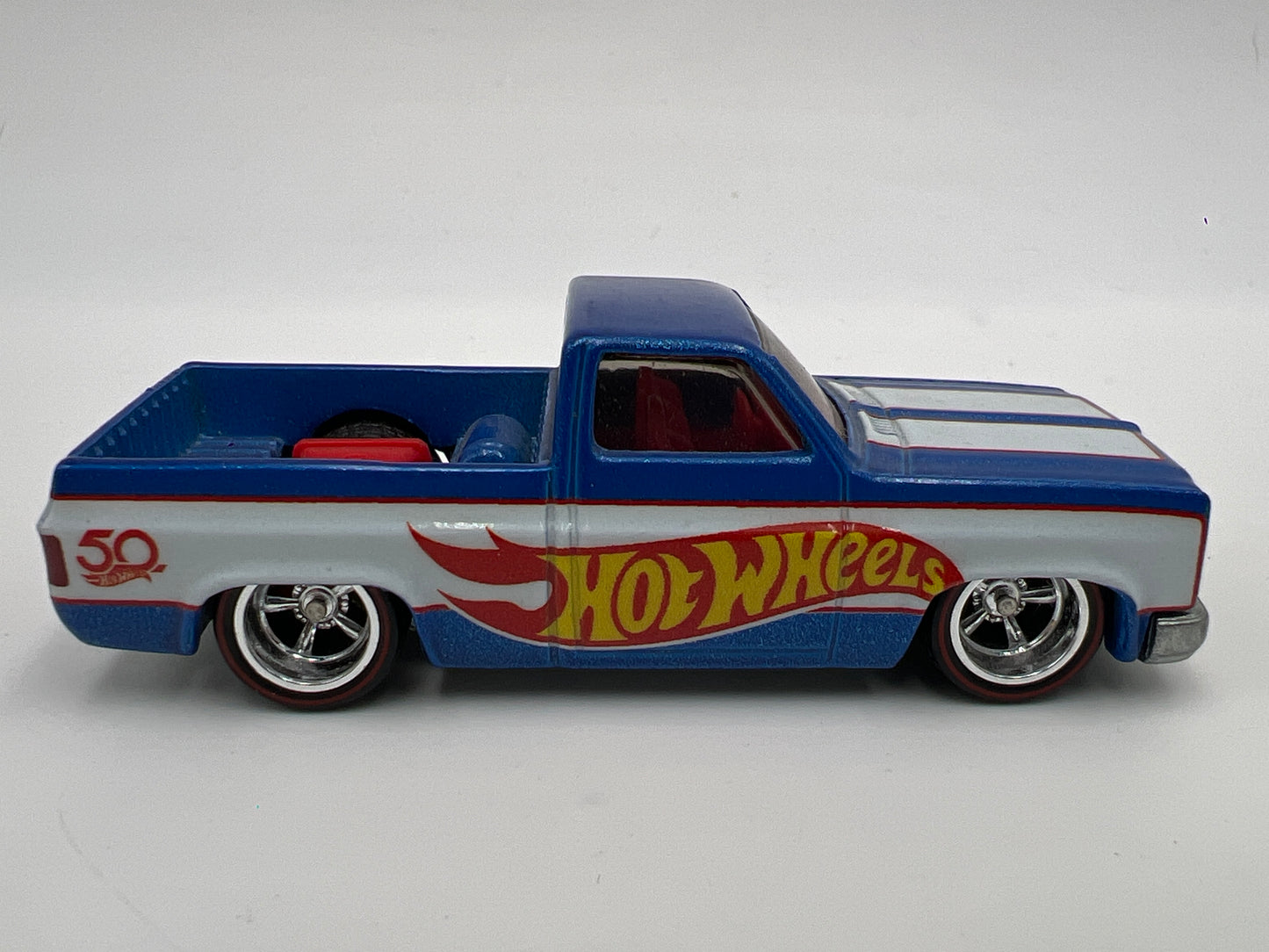 2018 Hot Wheels 1/64 Premium Display Case Exclusive 83 Chevy Silverado Blue/White Loose