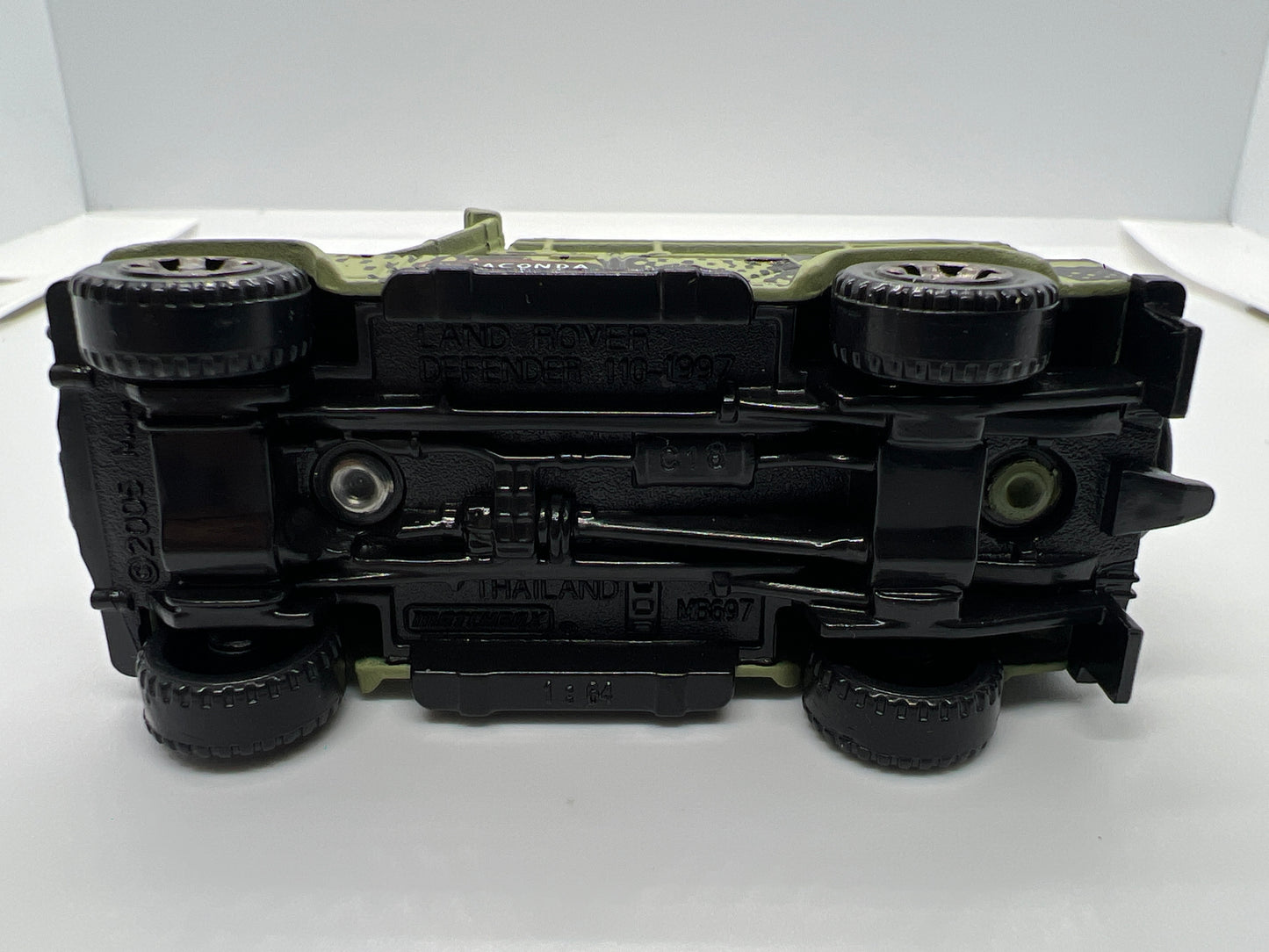 Matchbox 1/64 1997 Land Rover Defender 110 Green Loose