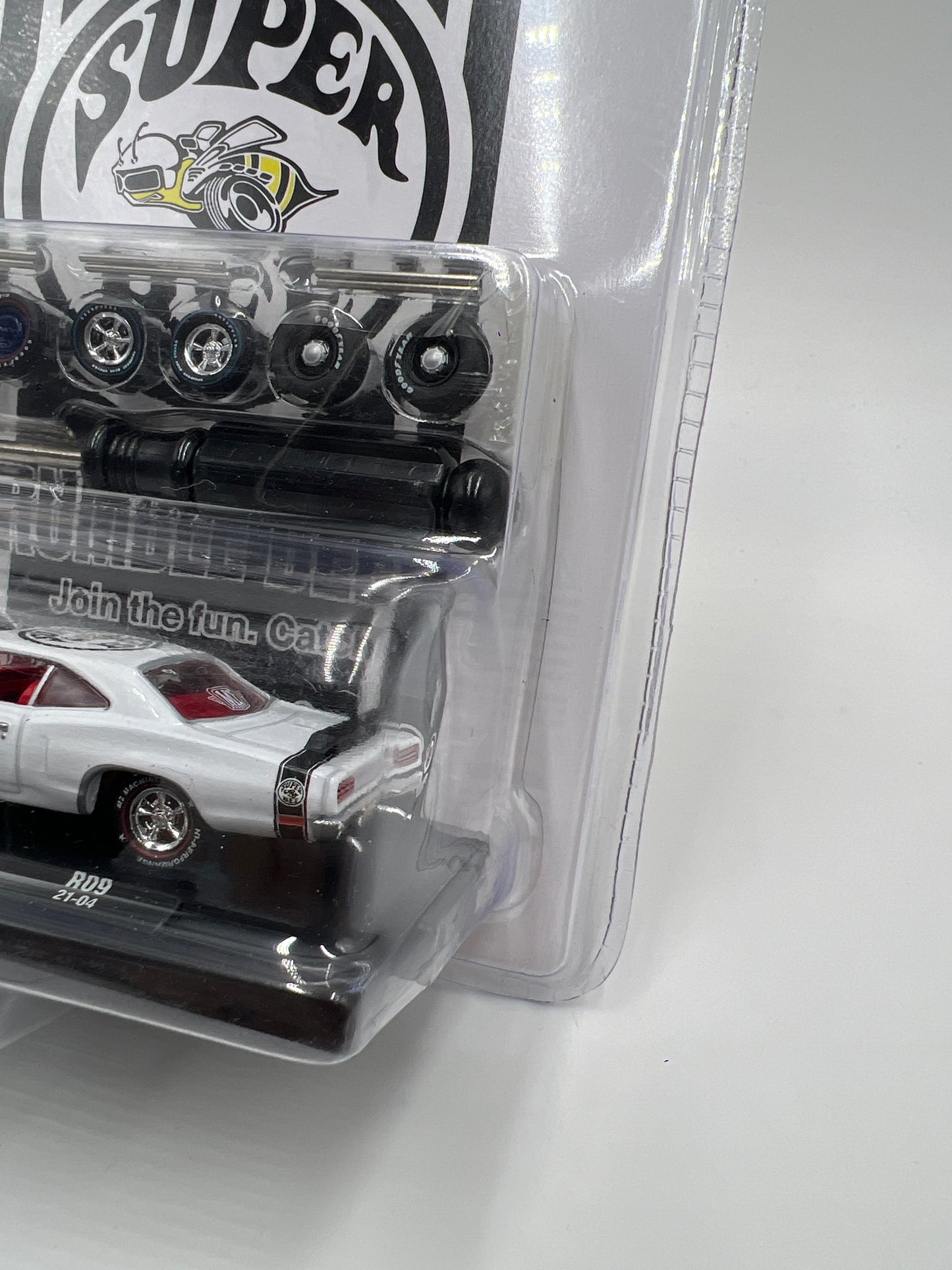 M2 Machines Auto-Wheels CHASE 1970 Dodge Super Bee 383 White R09