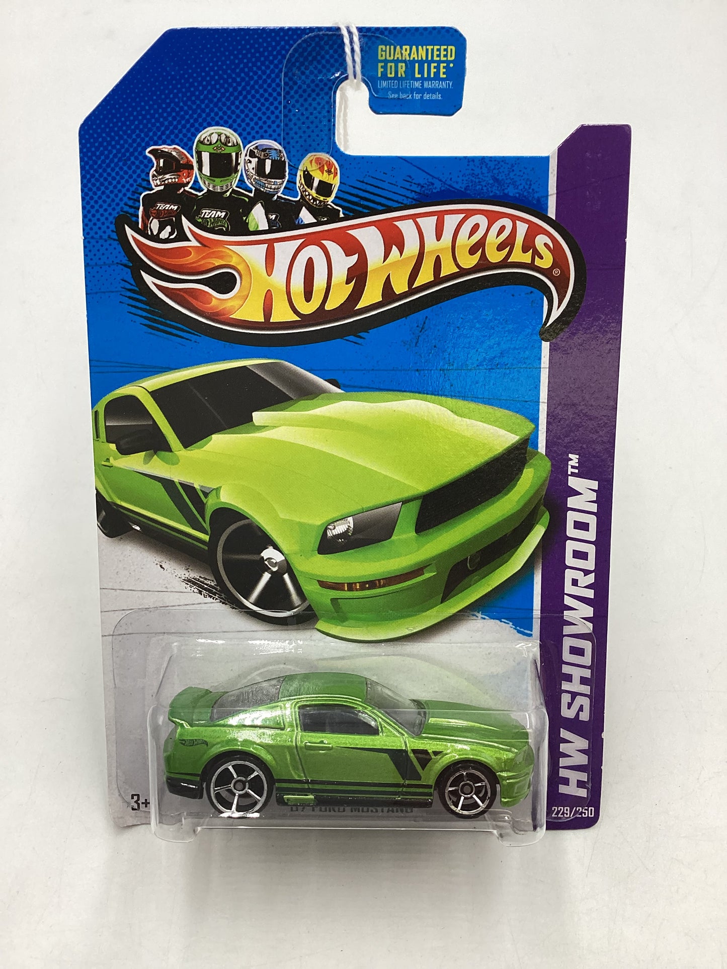 2013 Hot Wheels #229 07 Ford Mustang Green 21C