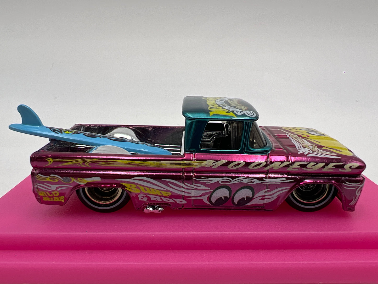 Hot Wheels Kustom Kulture Custom 62 Chevy Pickup Mooneyes Pink CUSTOM W/Case