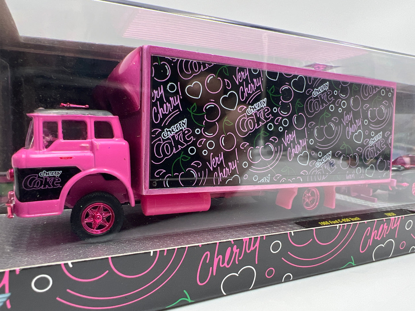 M2 Machines Haulers TW38 CHASE Cherry Coke 1966 Ford C-950 Truck & 1965 Mustang 2+2