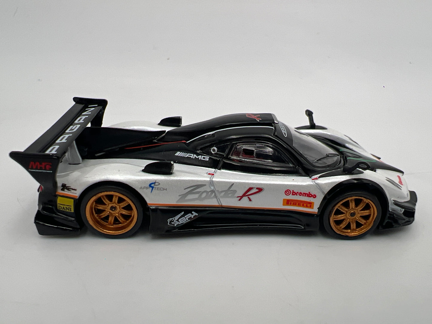 Tarmac Works x Global 64 Pagani Zonda Revolucion Bianco Benny White