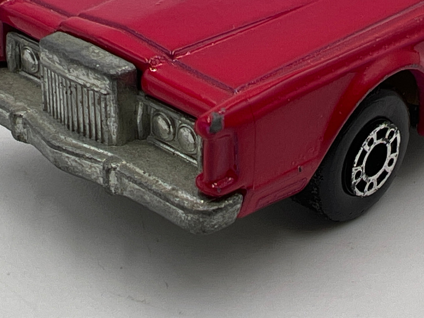 Matchbox Superfast No. 28 Lincoln Continental Red Loose