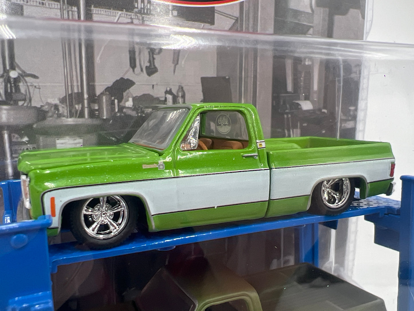 M2 Machines Auto-Lift 2 Pack MiJo Exclusives 1975 Chevrolet Silverado Green MJS01