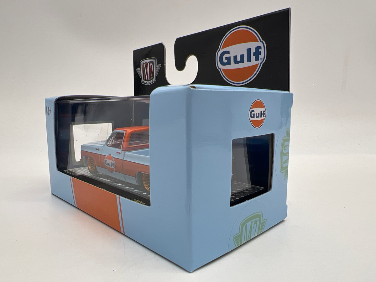 M2 Machines WMTS19 Walmart CHASE Gulf 1973 Chevrolet Cheyenne 10 Blue/Orange