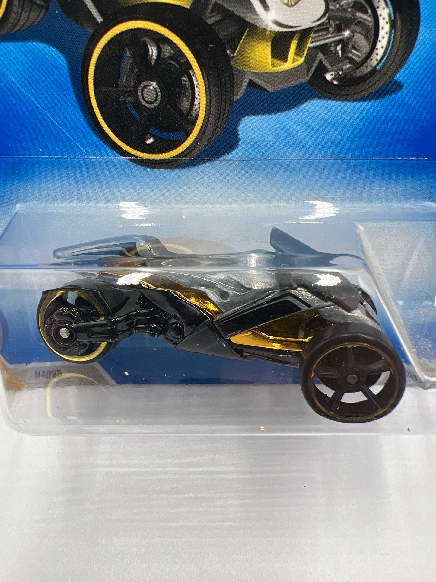 2009 Hot Wheels New Models #22 Tri & Stop Me Gray/Gold BB9