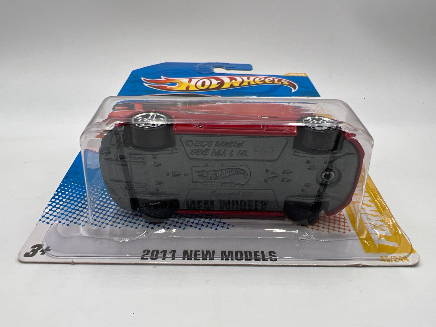 2011 Hot Wheels New Models #45 Ferrari FF Red W/Protector #1
