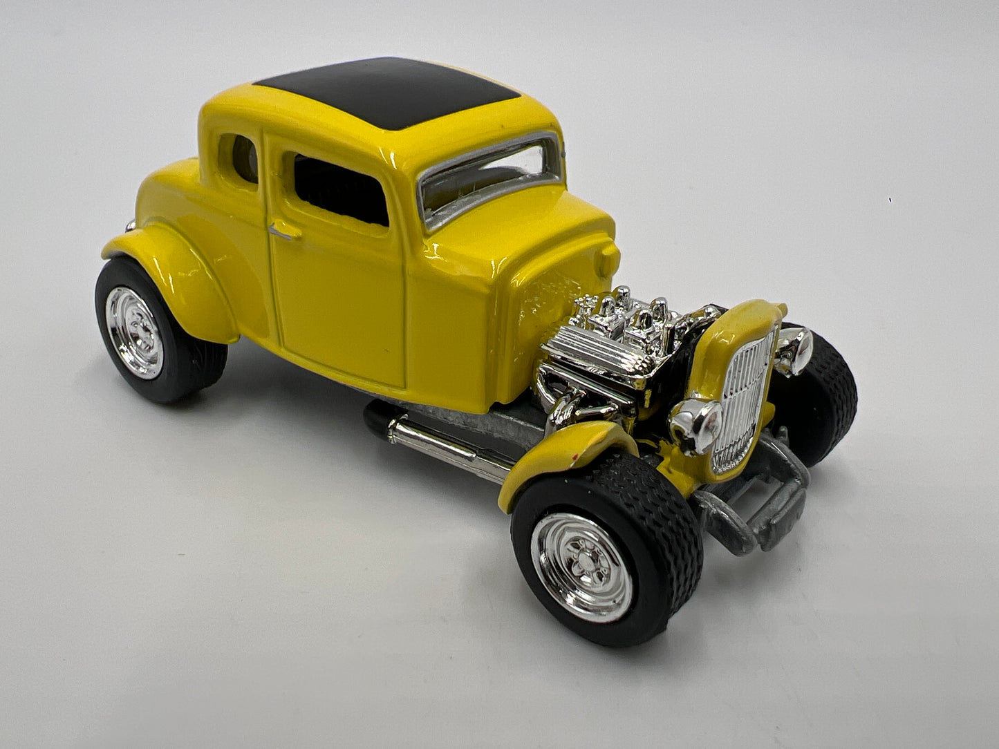 Motor Max 1/64 American Graffiti 1932 Ford Coupe Yellow Loose