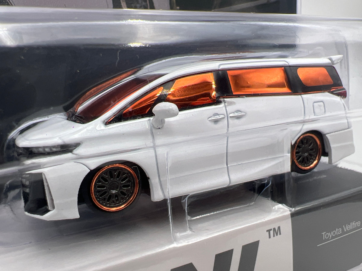 Mini GT #1180 CHASE Toyota Vellfire 40 Kuhl White