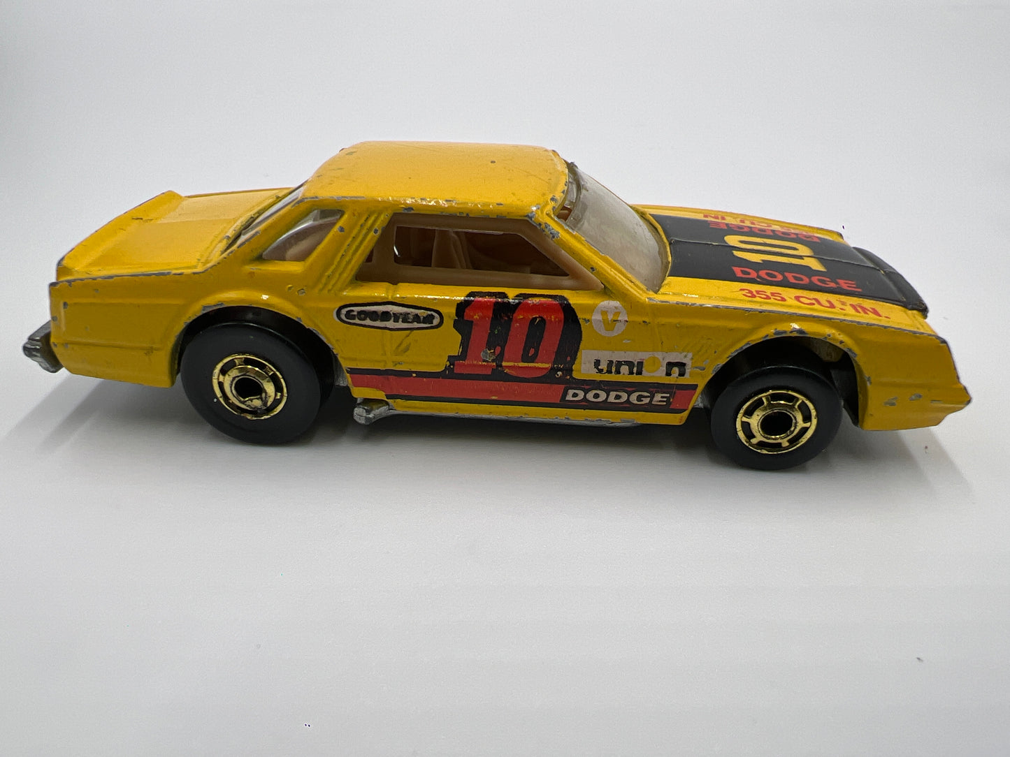 Hot Wheels The Hot Ones Blackwall Mirada Stocker #10 Yellow Loose