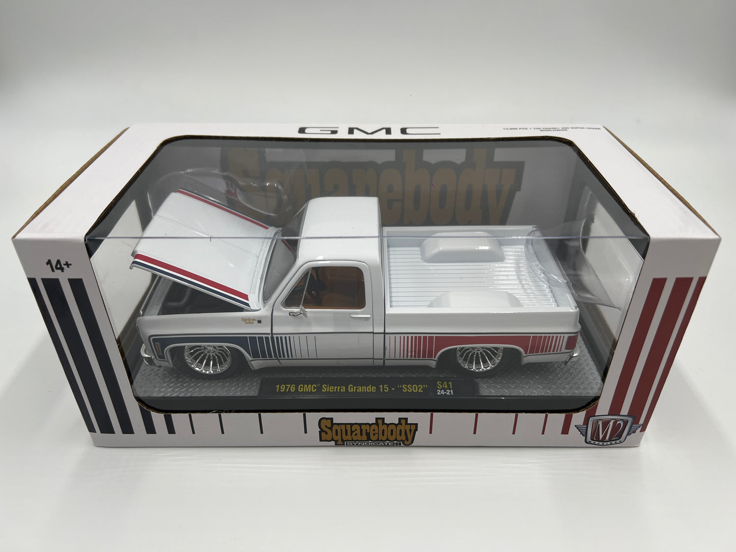 M2 Machines Squarebody Syndicate 1/24 S41 1976 GMC Sierra Grande 15 SS02 White