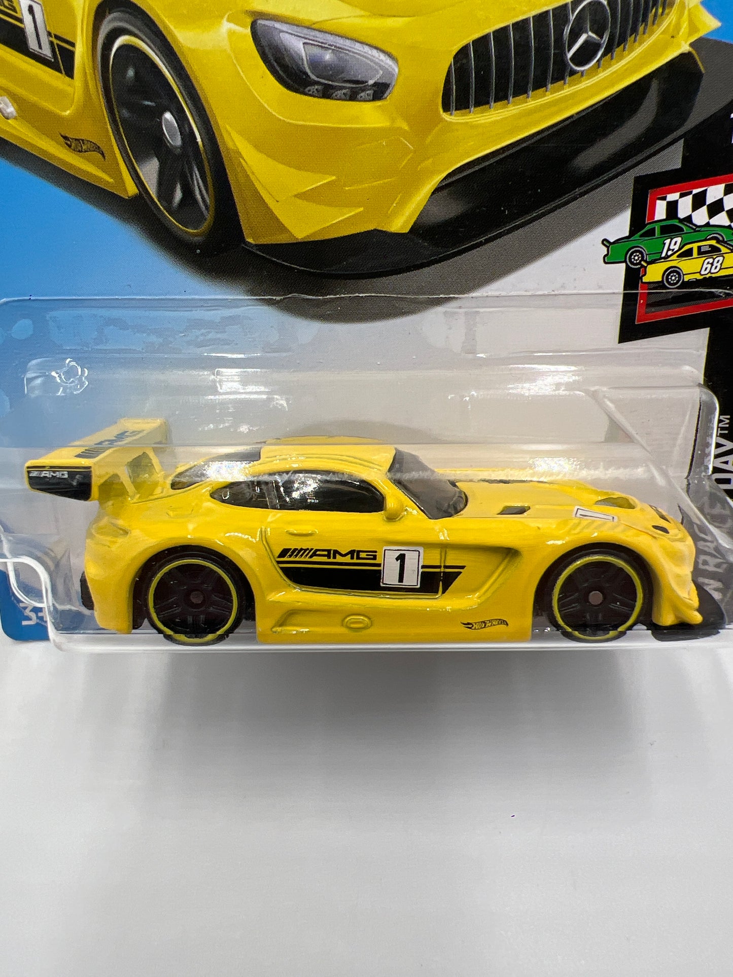 2019 Hot Wheels Race Day #74 16 Mercedes-AMG GT3 Yellow cracked blister 90G