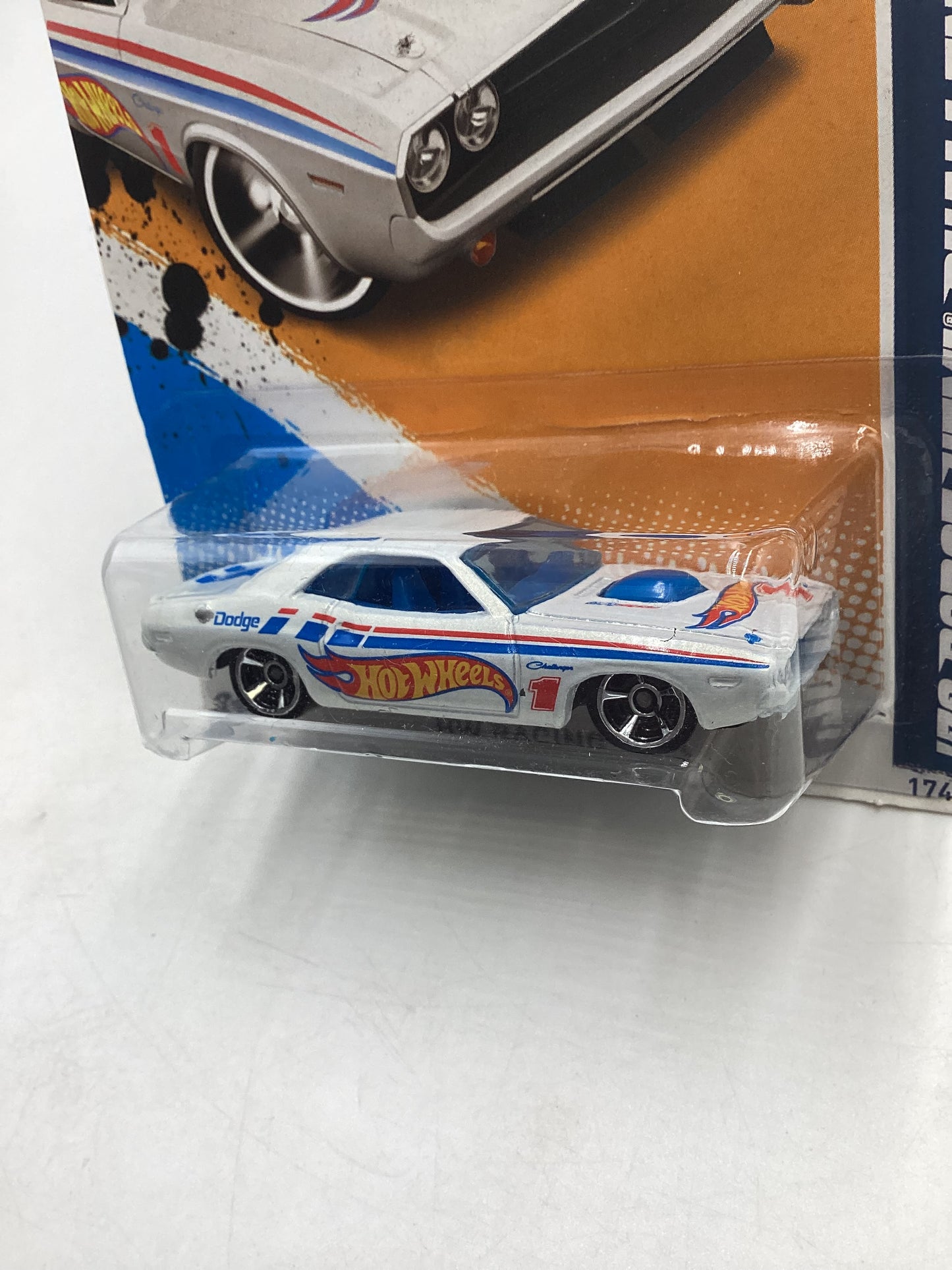2012 Hot Wheels #174 70 Dodge Hemi Challenger White 54H