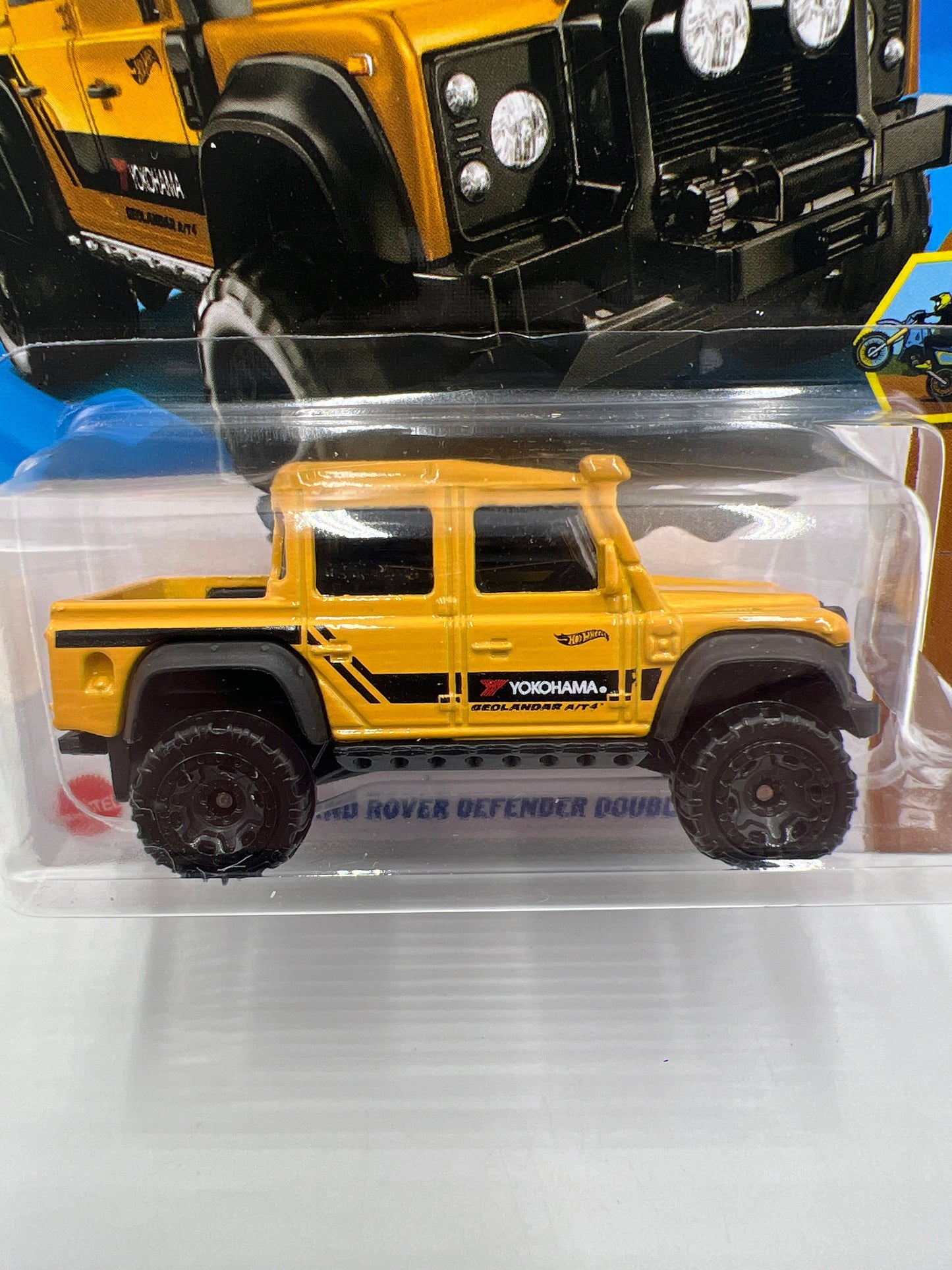 2025 Hot Wheels Q Case Dirt #179 15 Land Rover Defender Double Cab Yellow 61E