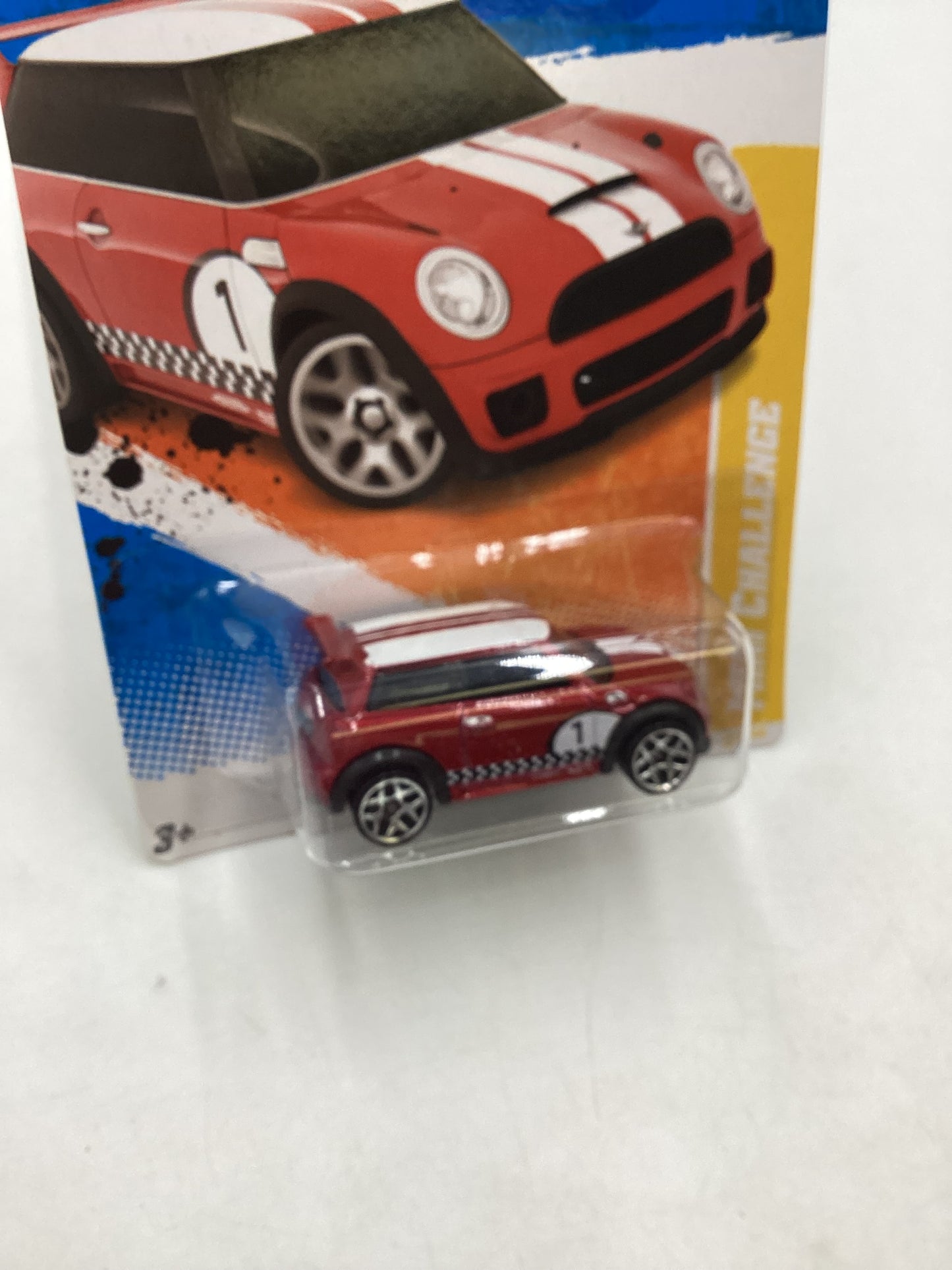 2011 Hot wheels #30 Mini Challenge Red Light 64C