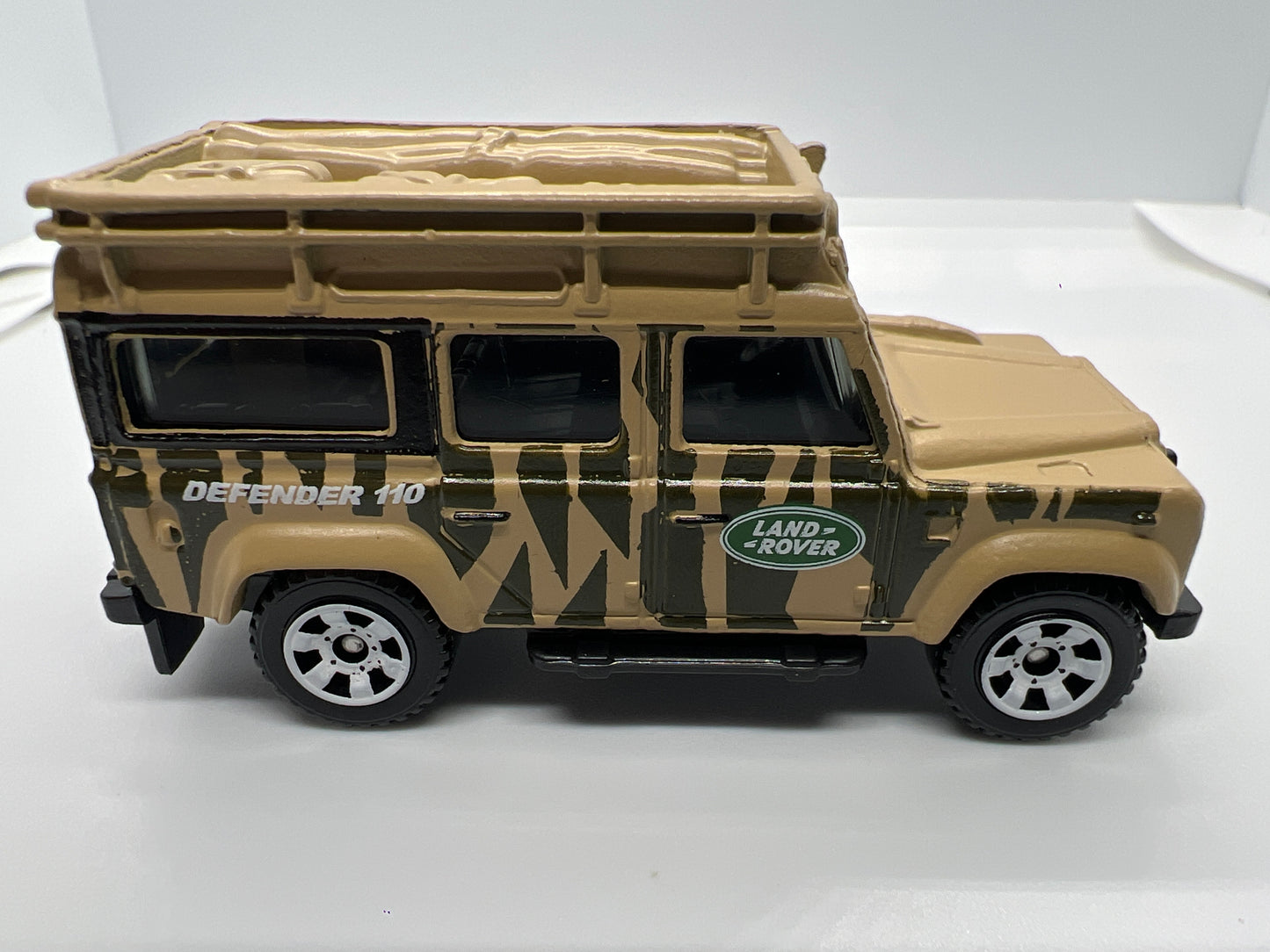 Matchbox 1/64 1997 Land Rover Defender 110 Tan Loose